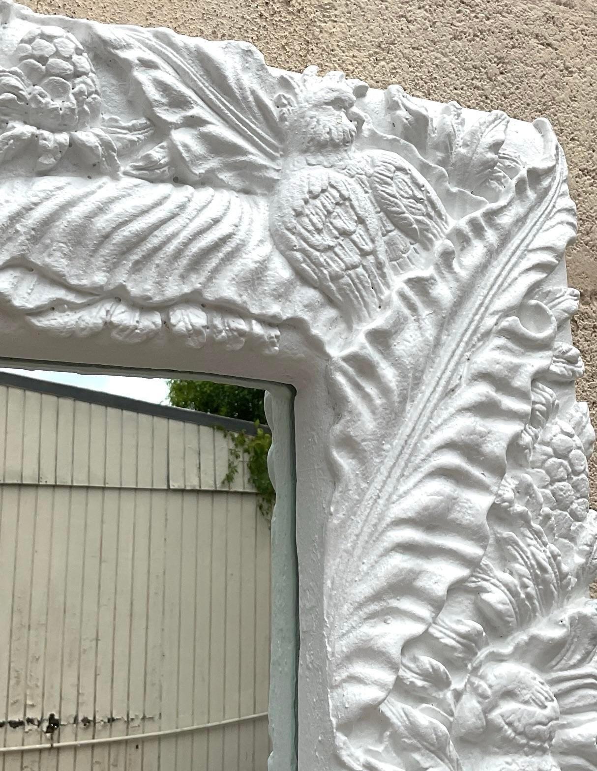Vieux miroir à frise en plâtre tropical côtier Bon état - En vente à West Palm Beach, FL