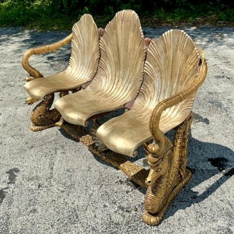 Venezianische venezianische vergoldete geschnitzte Grotto- und Seepferdchen-Bank, Vintage (amerikanisch) im Angebot