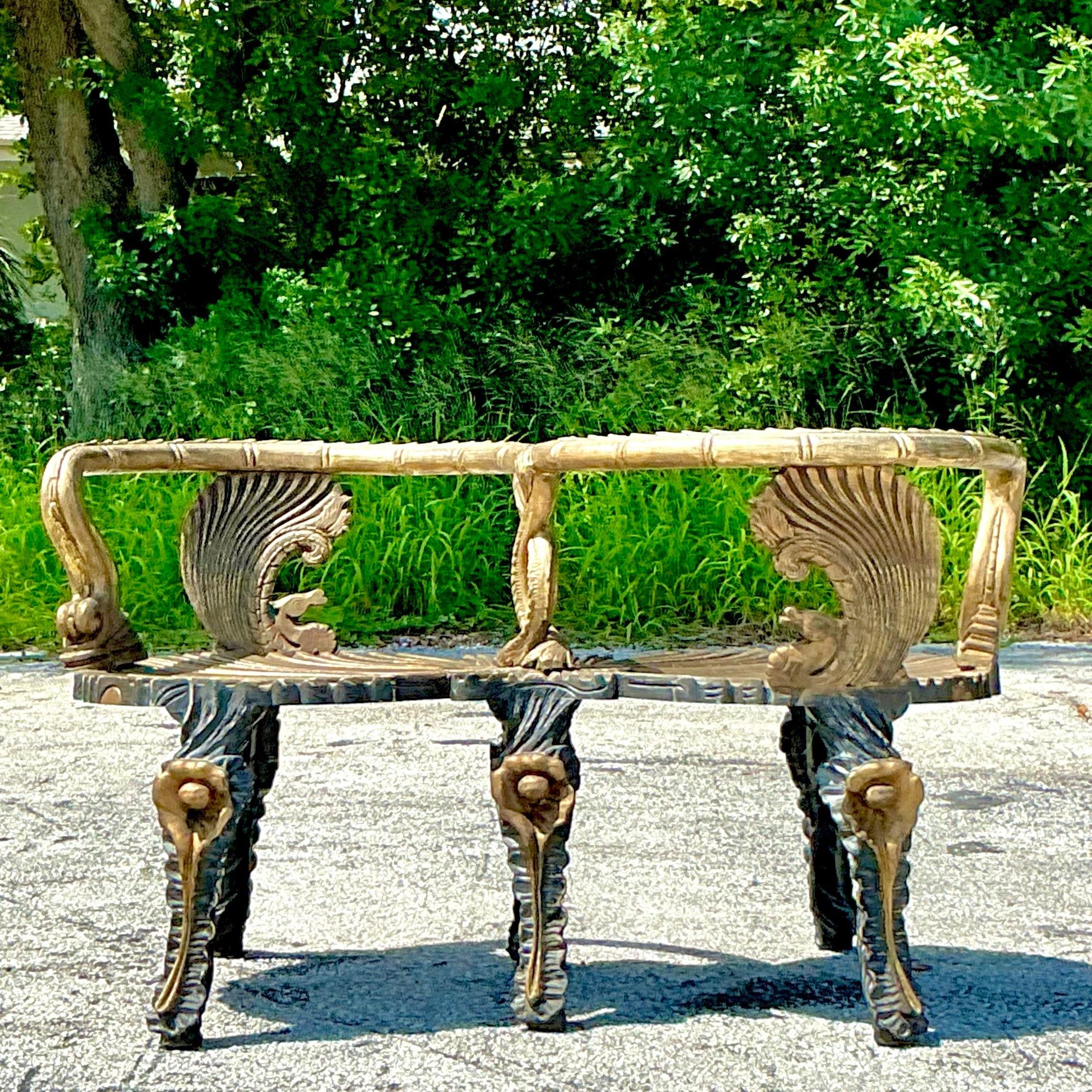 Vintage Coastal Venetian Gilt Carved Grotto Tete-A-Tete Bon état - En vente à West Palm Beach, FL
