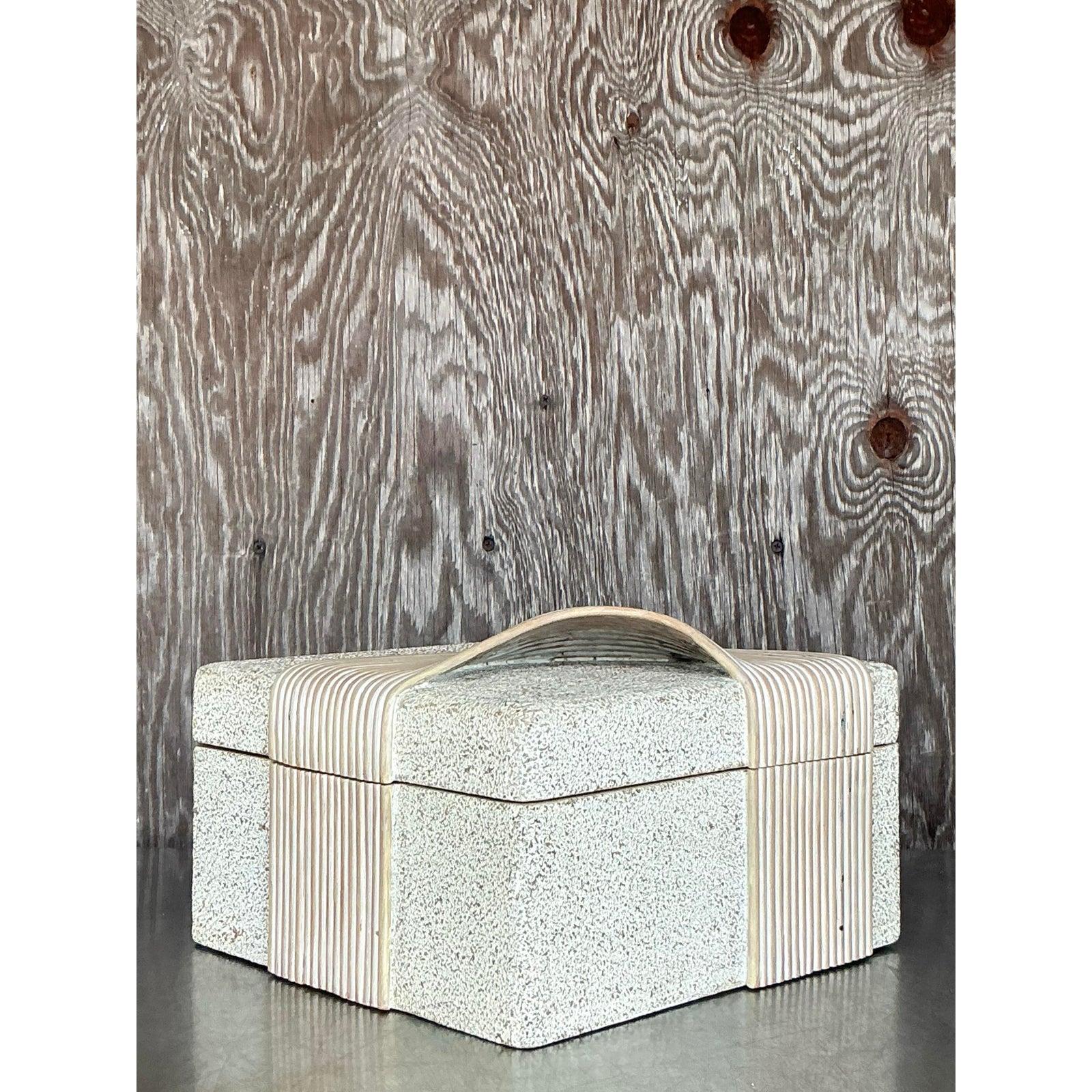 Coastal gewaschener Bleistift Schilfband Box mit Schilfband (Ende des 20. Jahrhunderts) im Angebot