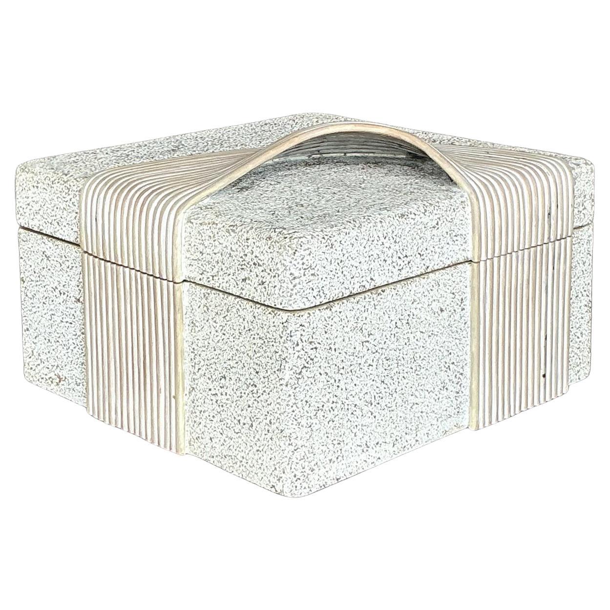 Coastal gewaschener Bleistift Schilfband Box mit Schilfband im Angebot