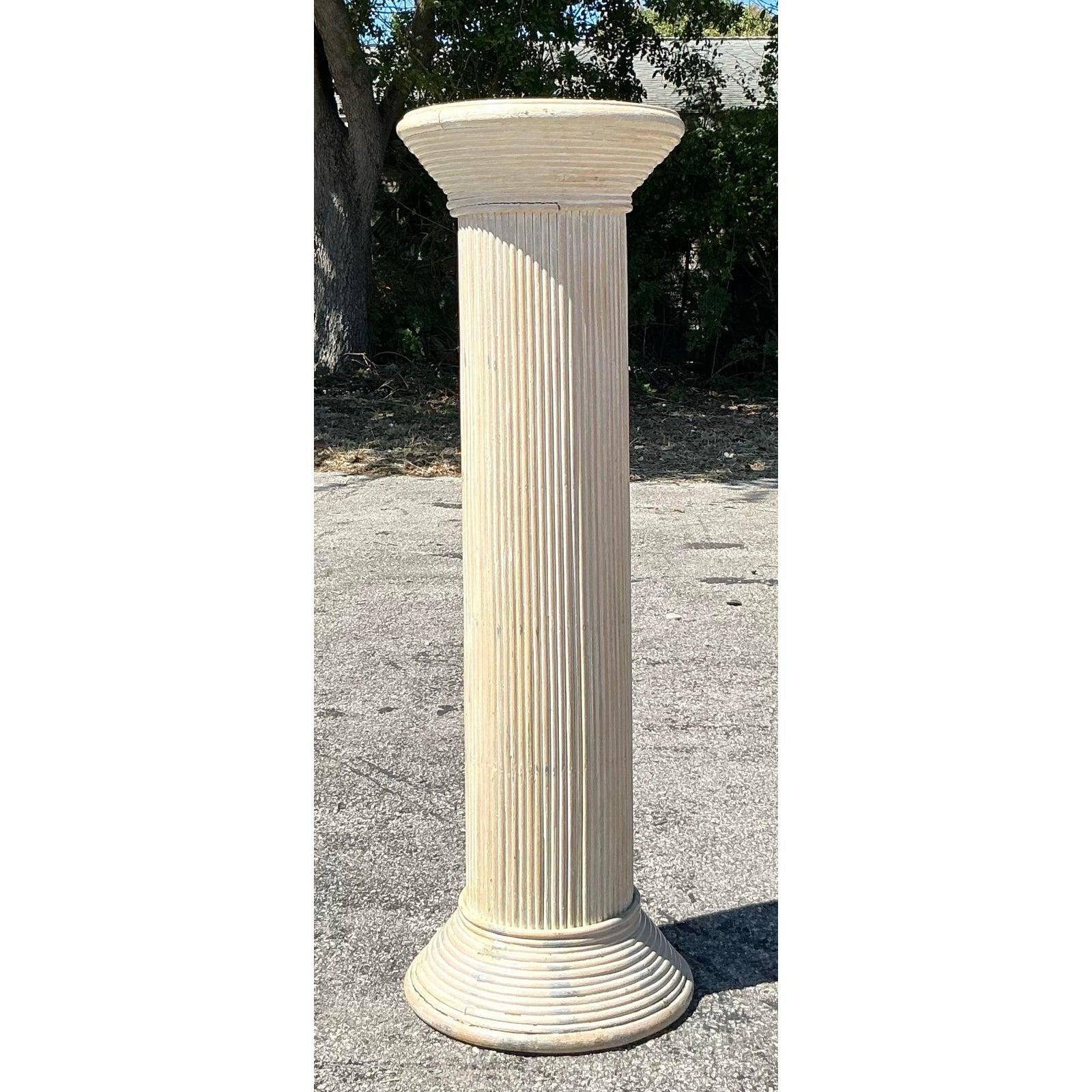 Pedestal Vintage Coastal Washed Pencil Reed en Bueno estado para la venta en west palm beach, FL