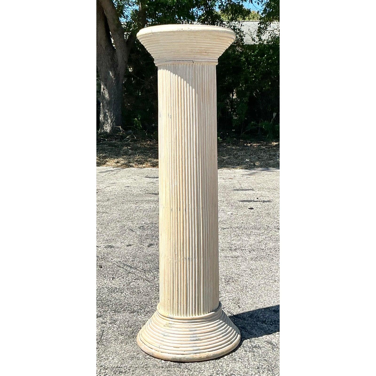 Pedestal Vintage Coastal Washed Pencil Reed Junco en venta