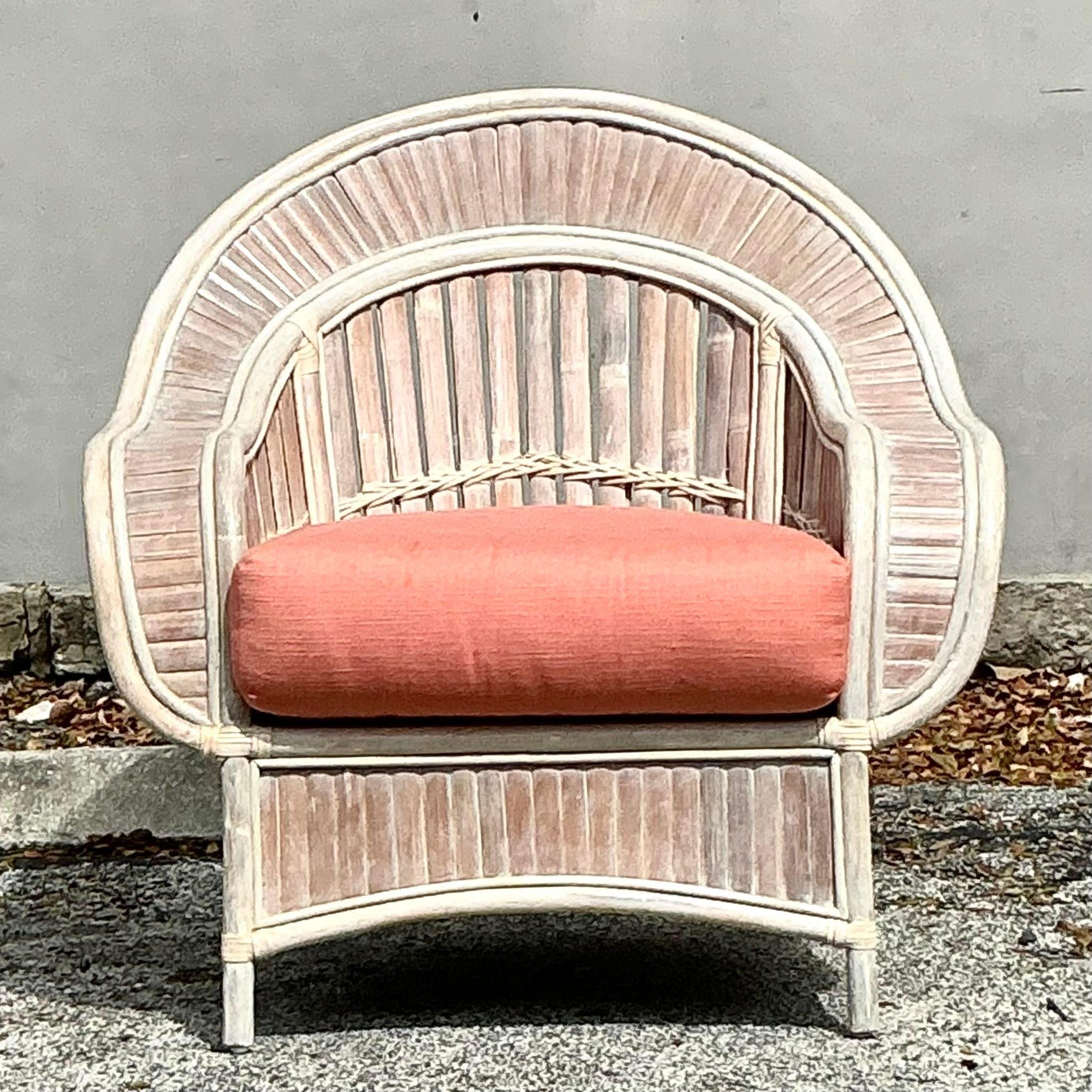 Vintage Coastal Washed Rattan Cobra Back Lounge Chair im Angebot 1