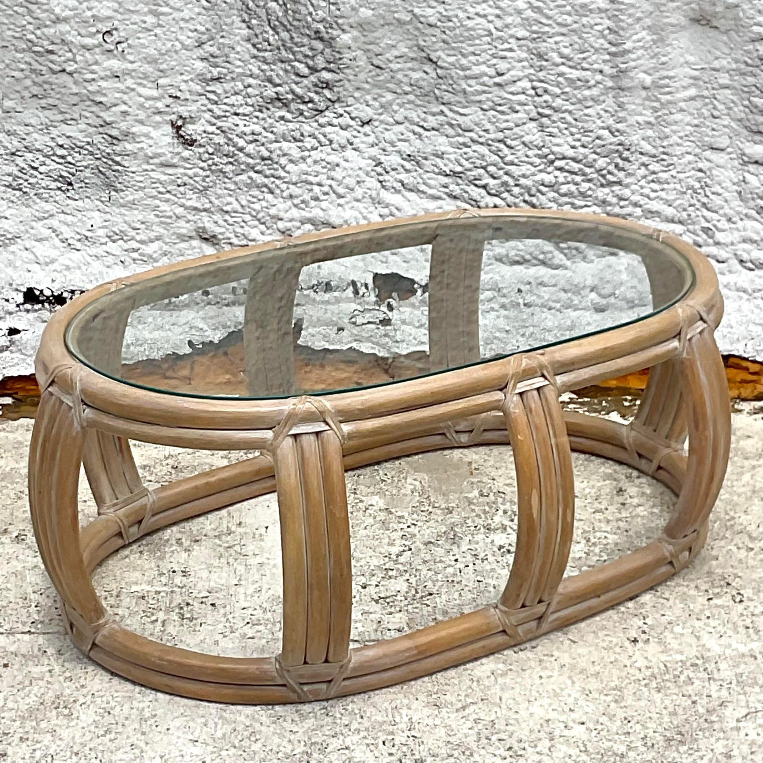Philippin Table basse vintage en rotin lavé en vente