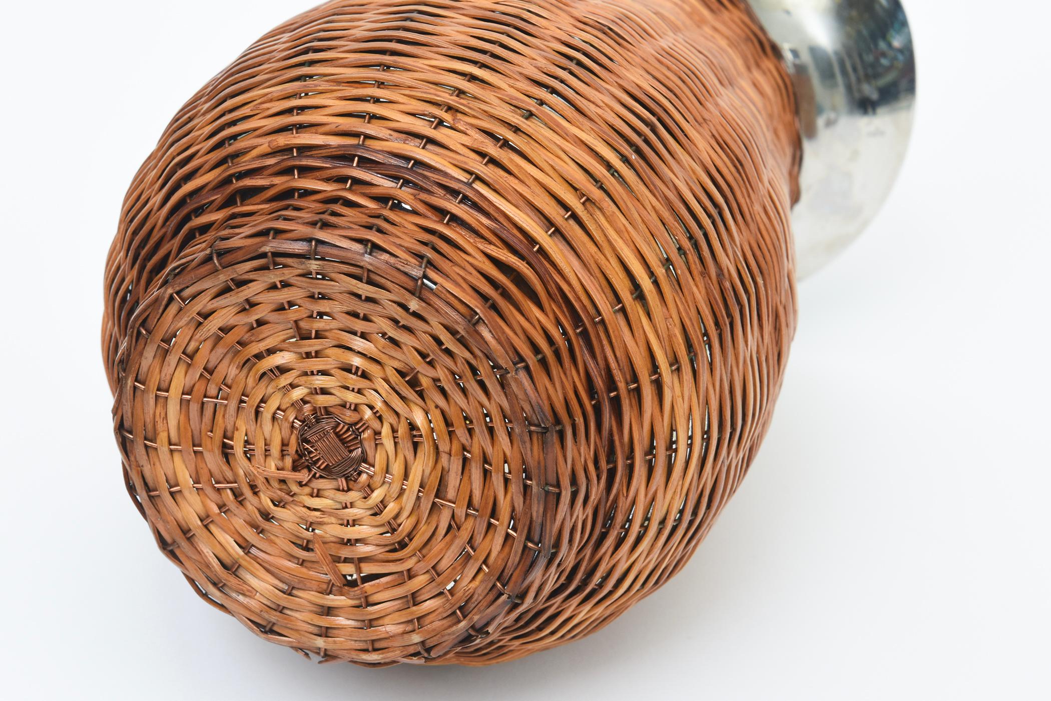 Vintage Coastal Wicker and Stainless Steel Pitcher, Eiskübel, Thongs Barware (amerikanisch) im Angebot