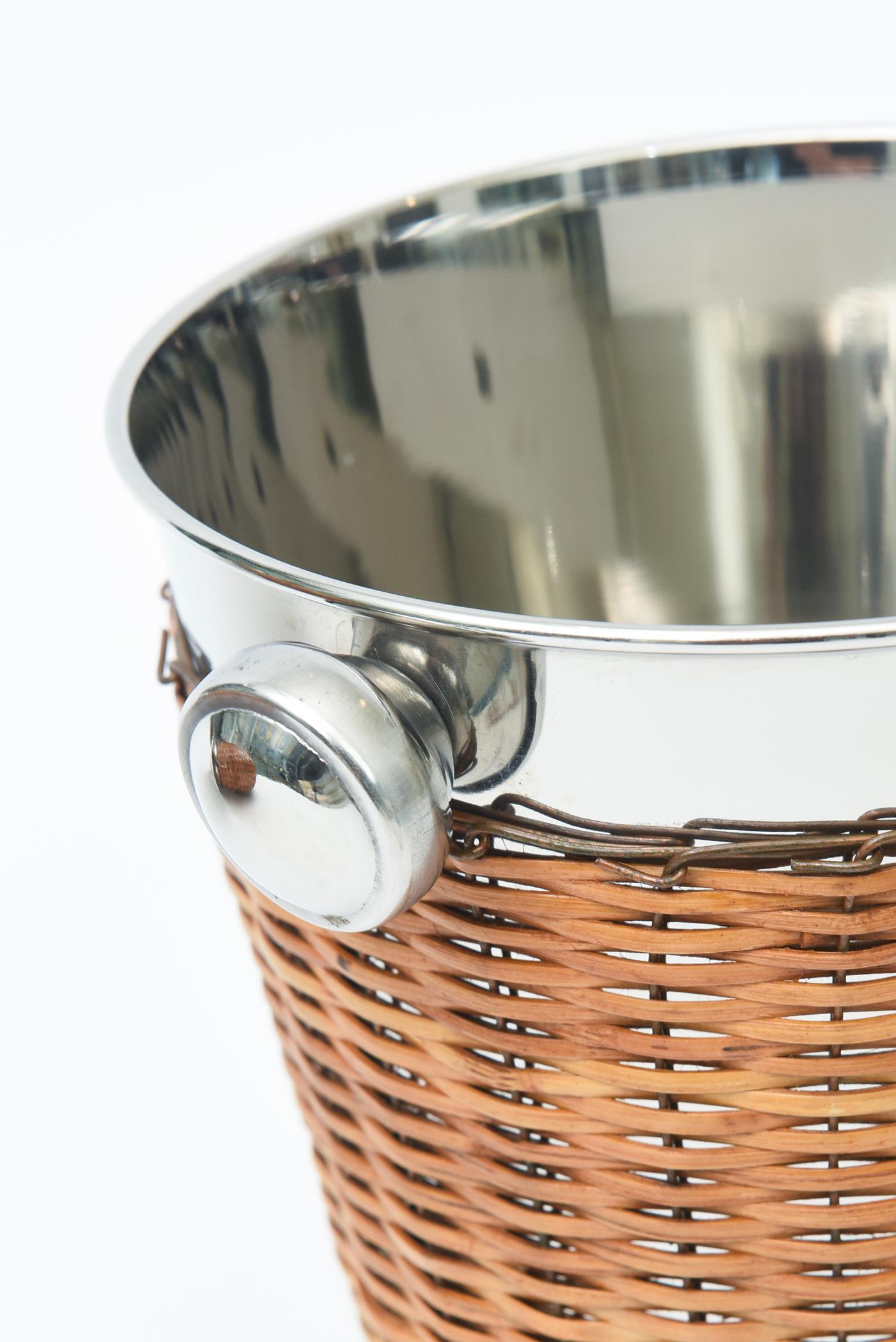 Vintage Coastal Wicker and Stainless Steel Pitcher, Eiskübel, Thongs Barware (Edelstahl) im Angebot