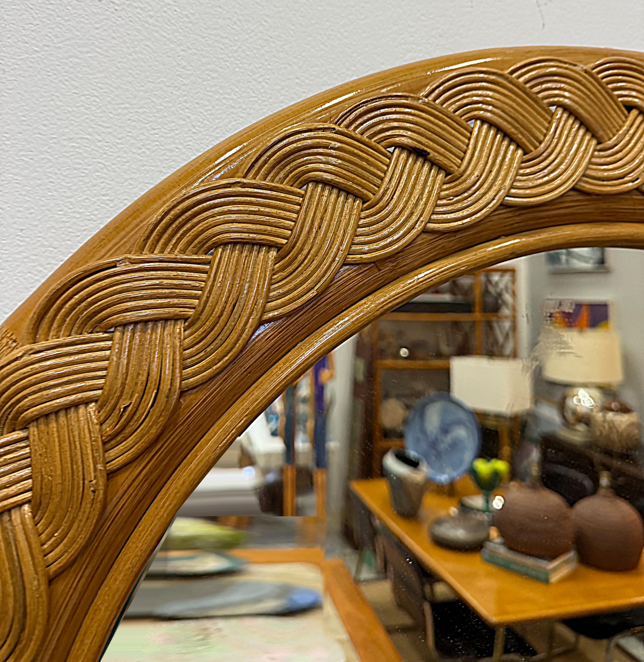 Vintage Coastal Espejo de pared con arco de mimbre trenzado ancho en Bueno estado para la venta en Miami, FL