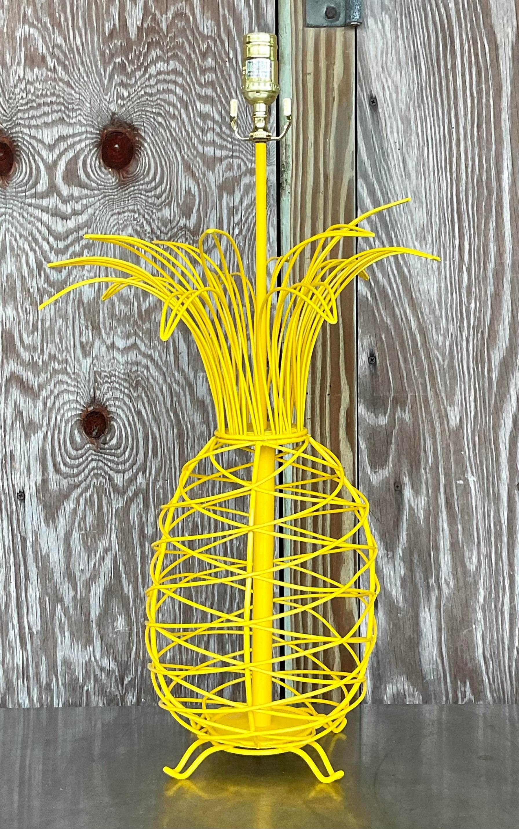 Vintage Coastal Wire Frame Pineapple Lamp In Good Condition In west palm beach, FL