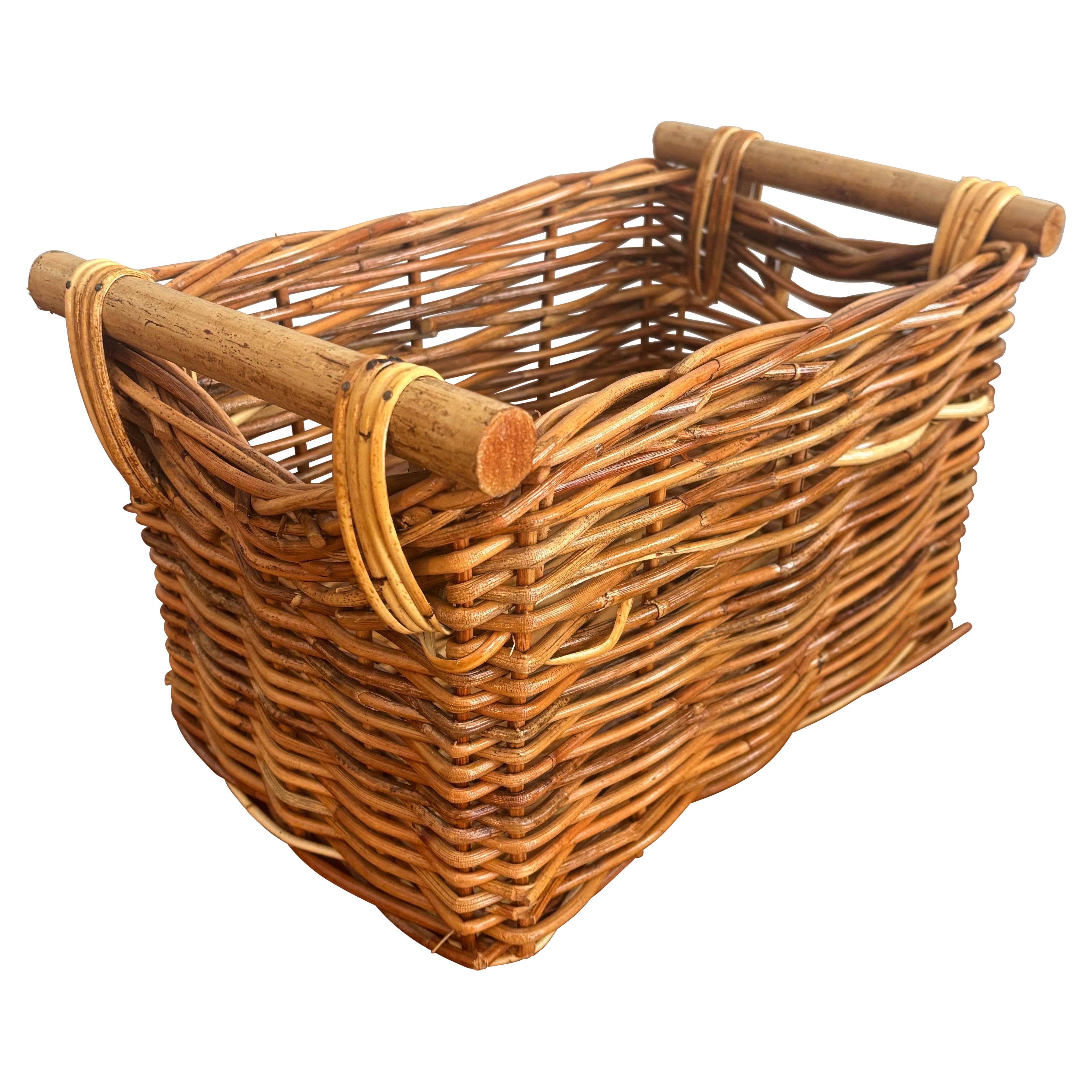 Panier vintage côtier tressé avec poignées en bois