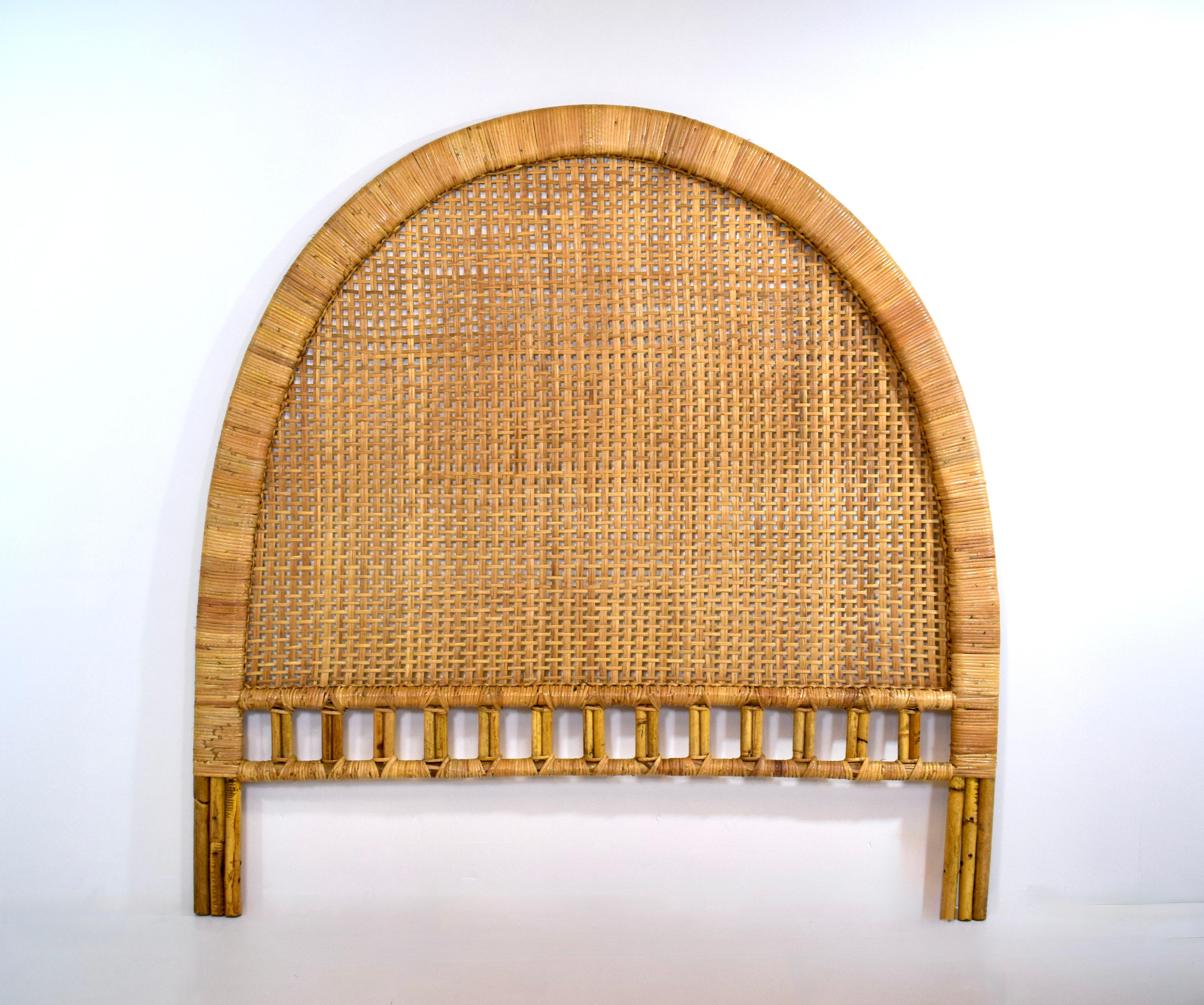 Mid-Century moderno Vintage Coastal Woven Rattan Arched Full Headboard in vendita