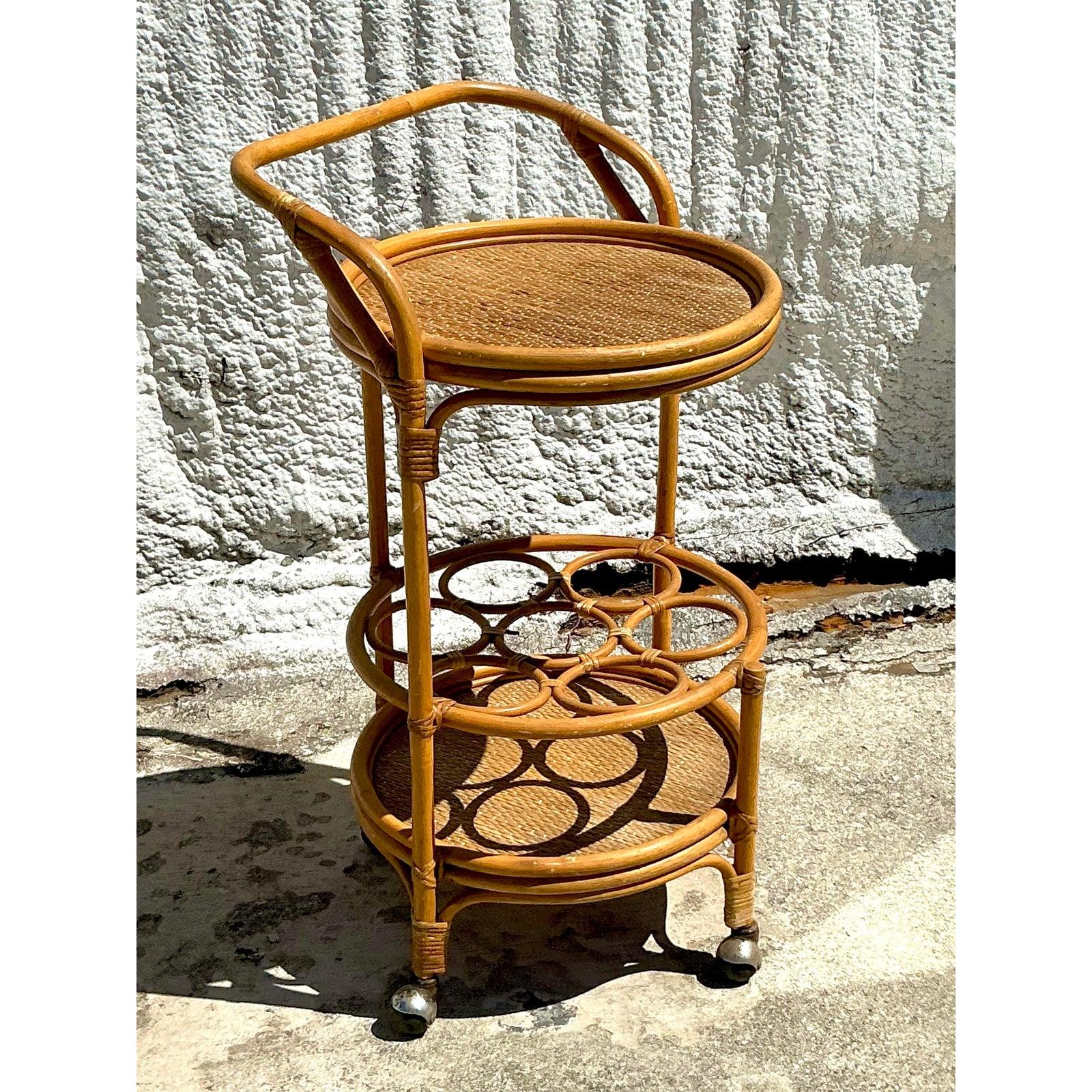 20ième siècle Chariot de bar vintage en rotin tressé en vente