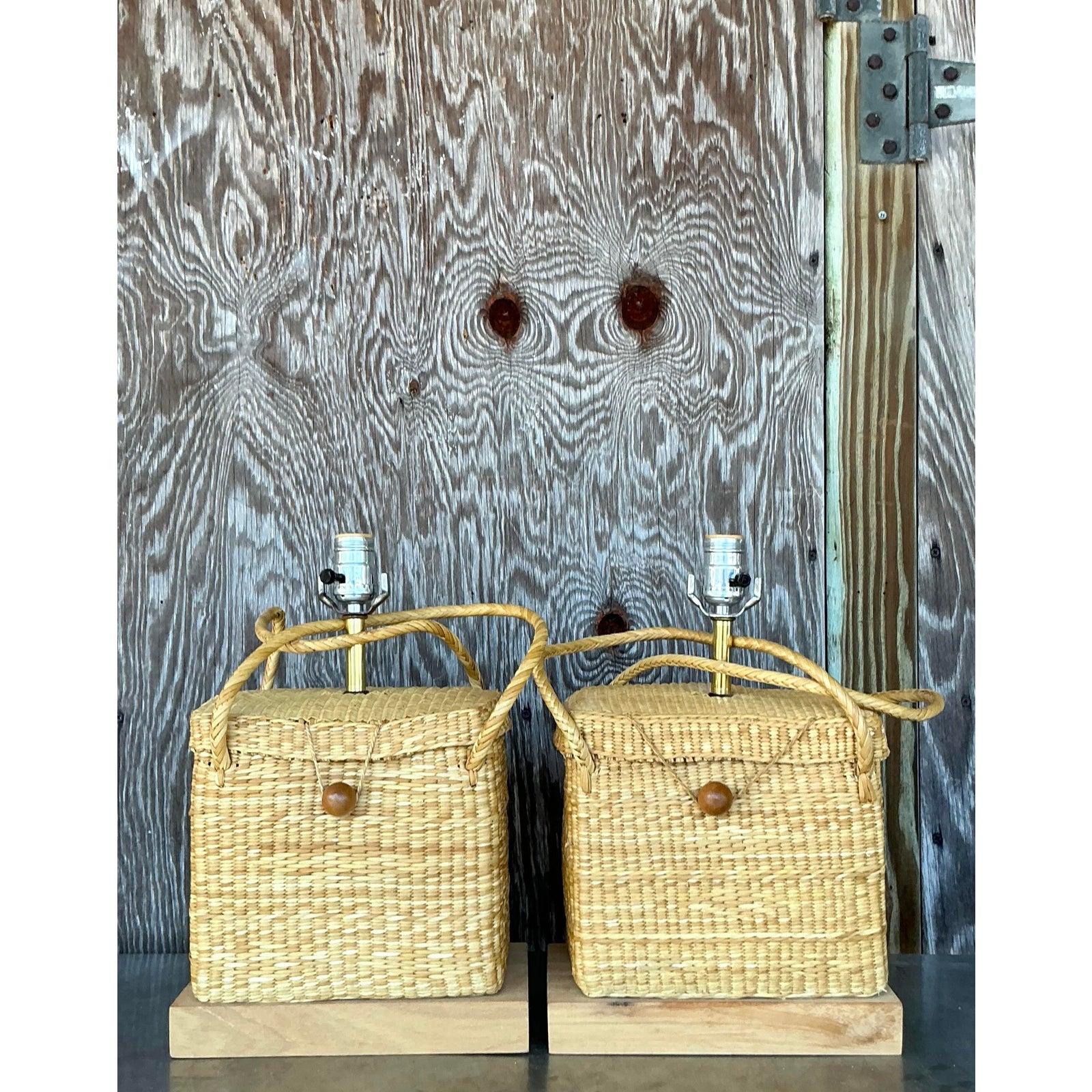 Pareja de lámparas vintage de ratán tejidas en la costa Filipino en venta