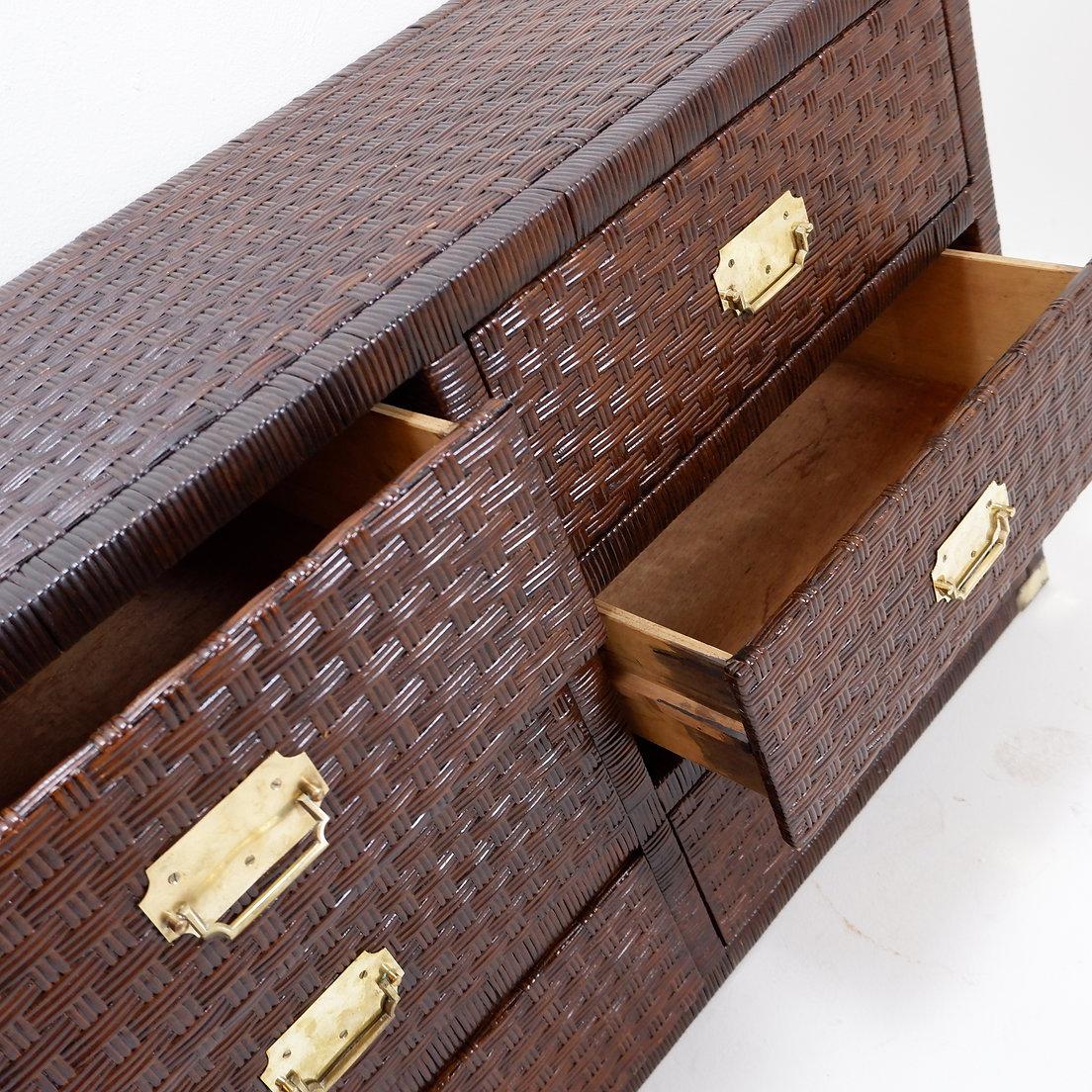 Cómoda vintage costera de ratán tejido - 20º aniversario siglo XX en venta