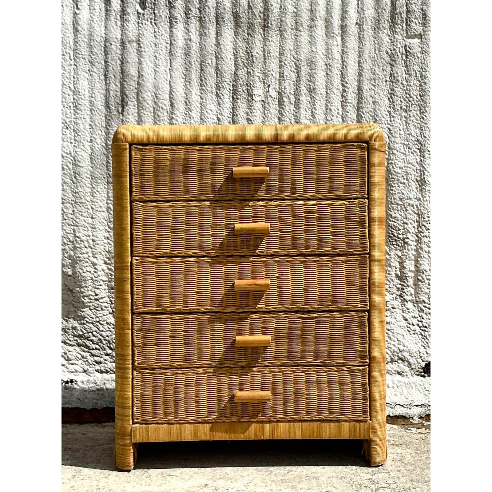 Filippino Cassettiera vintage in rattan intrecciato in vendita