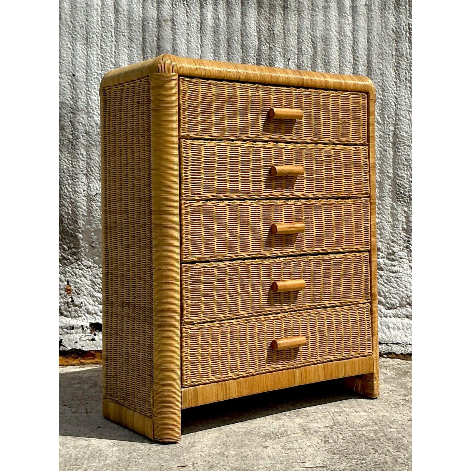 Rattan Cassettiera vintage in rattan intrecciato in vendita