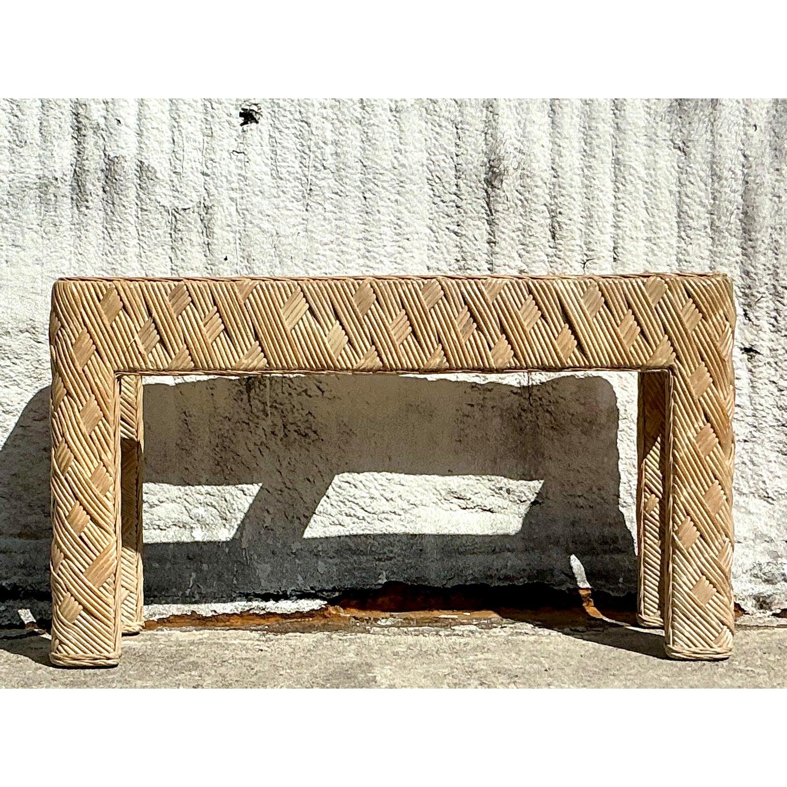 Vintage Coastal Woven Rattan Konsolentisch (amerikanisch) im Angebot
