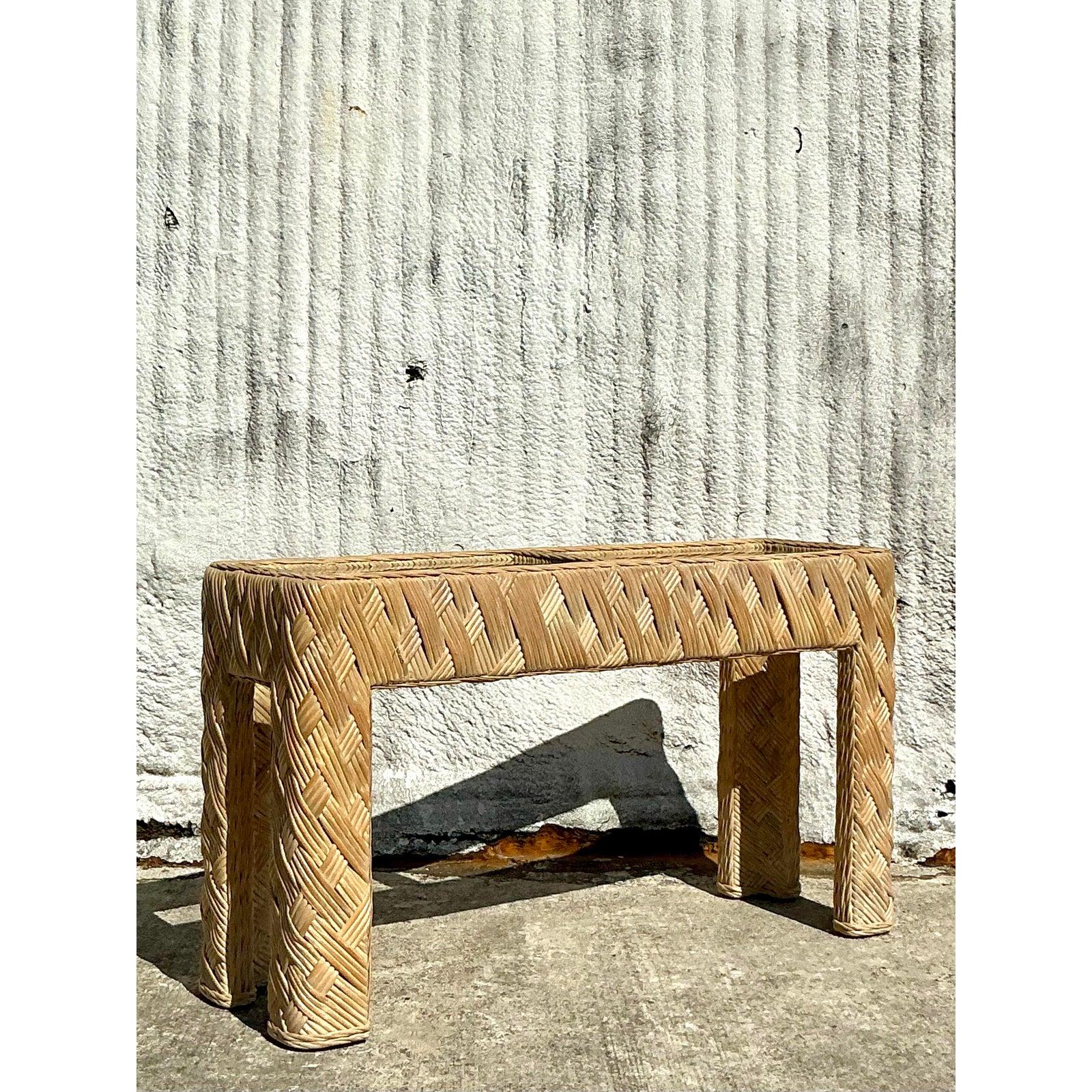 Vintage Coastal Woven Rattan Konsolentisch (20. Jahrhundert) im Angebot