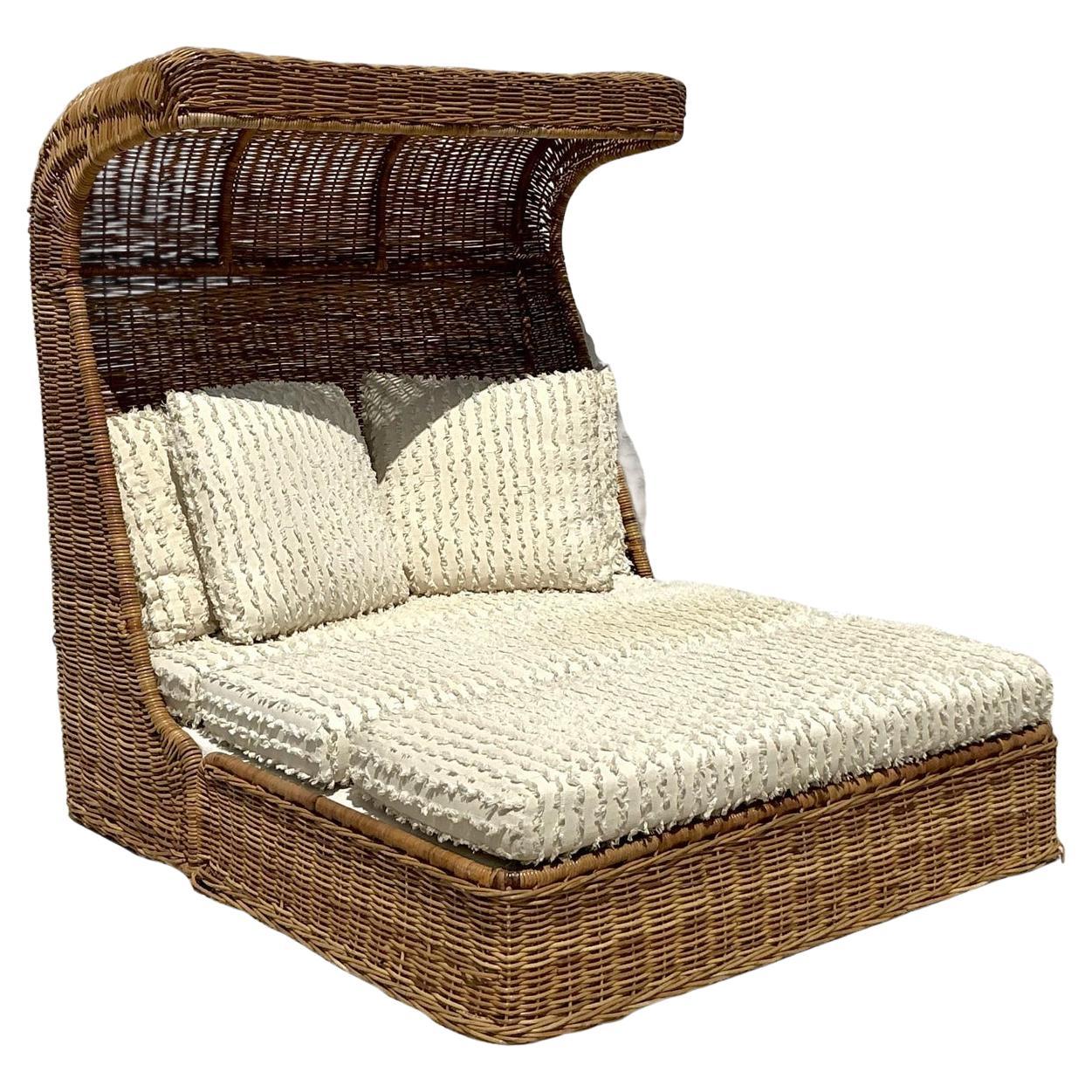 Vintage Coastal Geflochtenes Rattan Daybed im Angebot