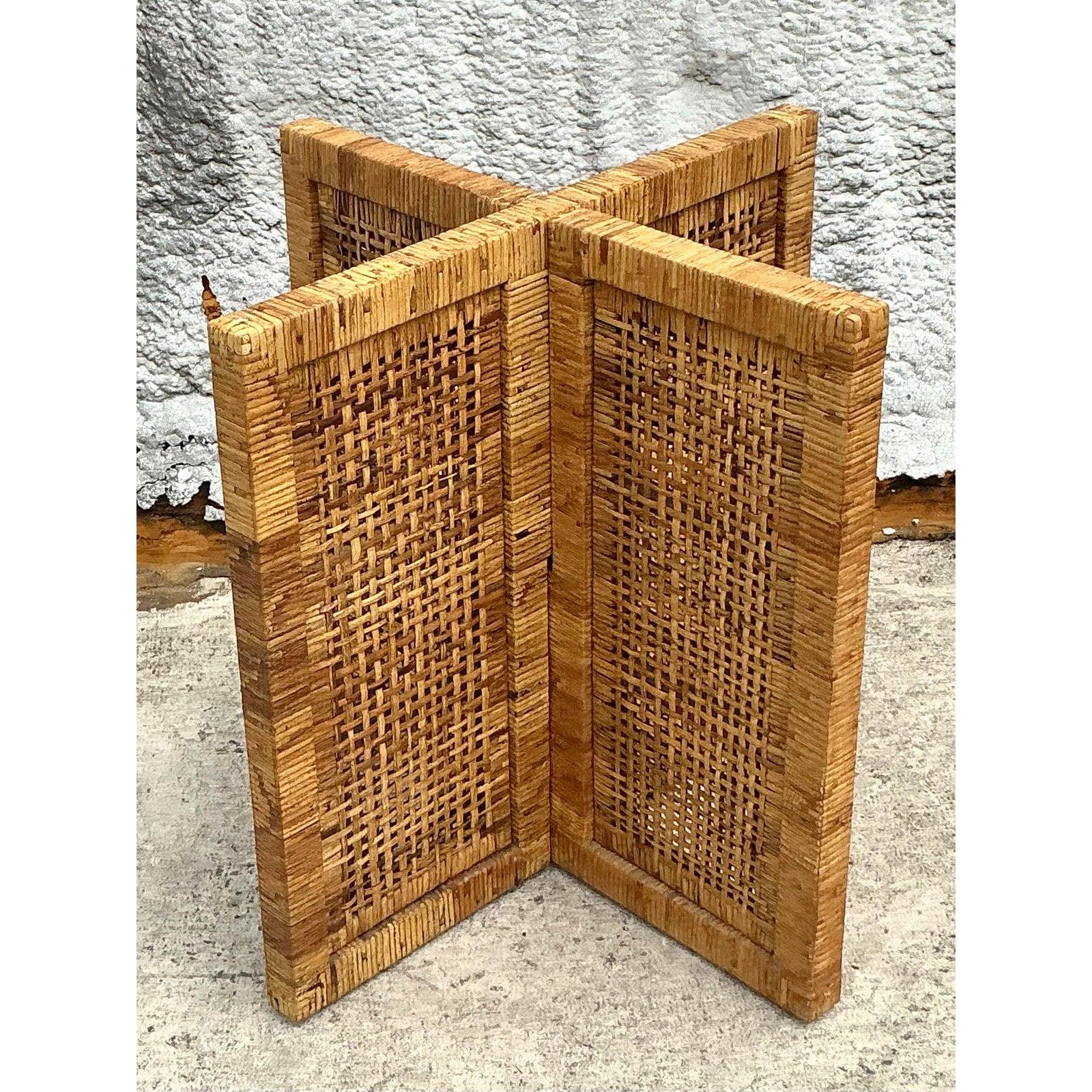 Vintage Coastal Woven Rattan Dining Table Pedestal Bon état - En vente à West Palm Beach, FL