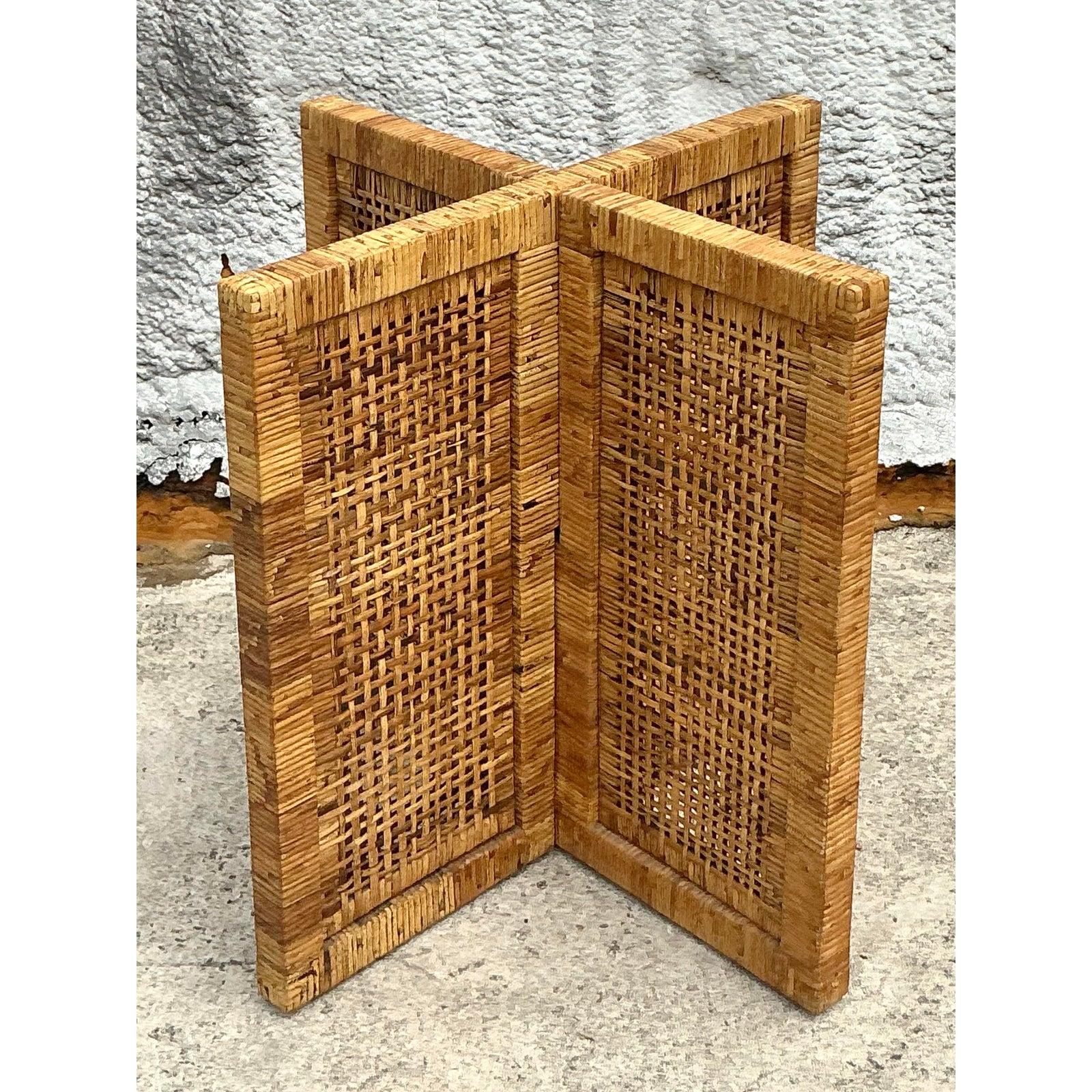 20ième siècle Vintage Coastal Woven Rattan Dining Table Pedestal en vente