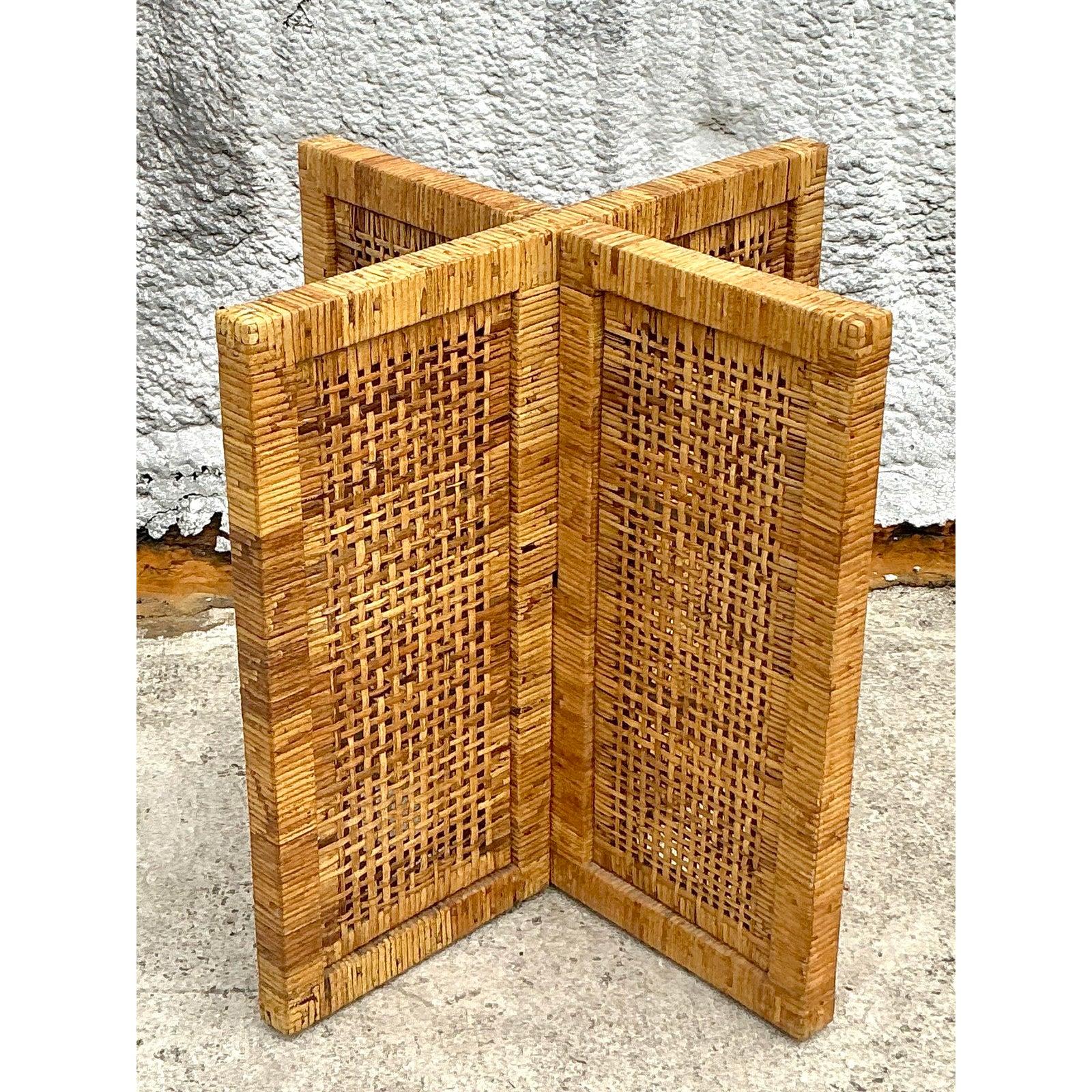 Rotin Vintage Coastal Woven Rattan Dining Table Pedestal en vente