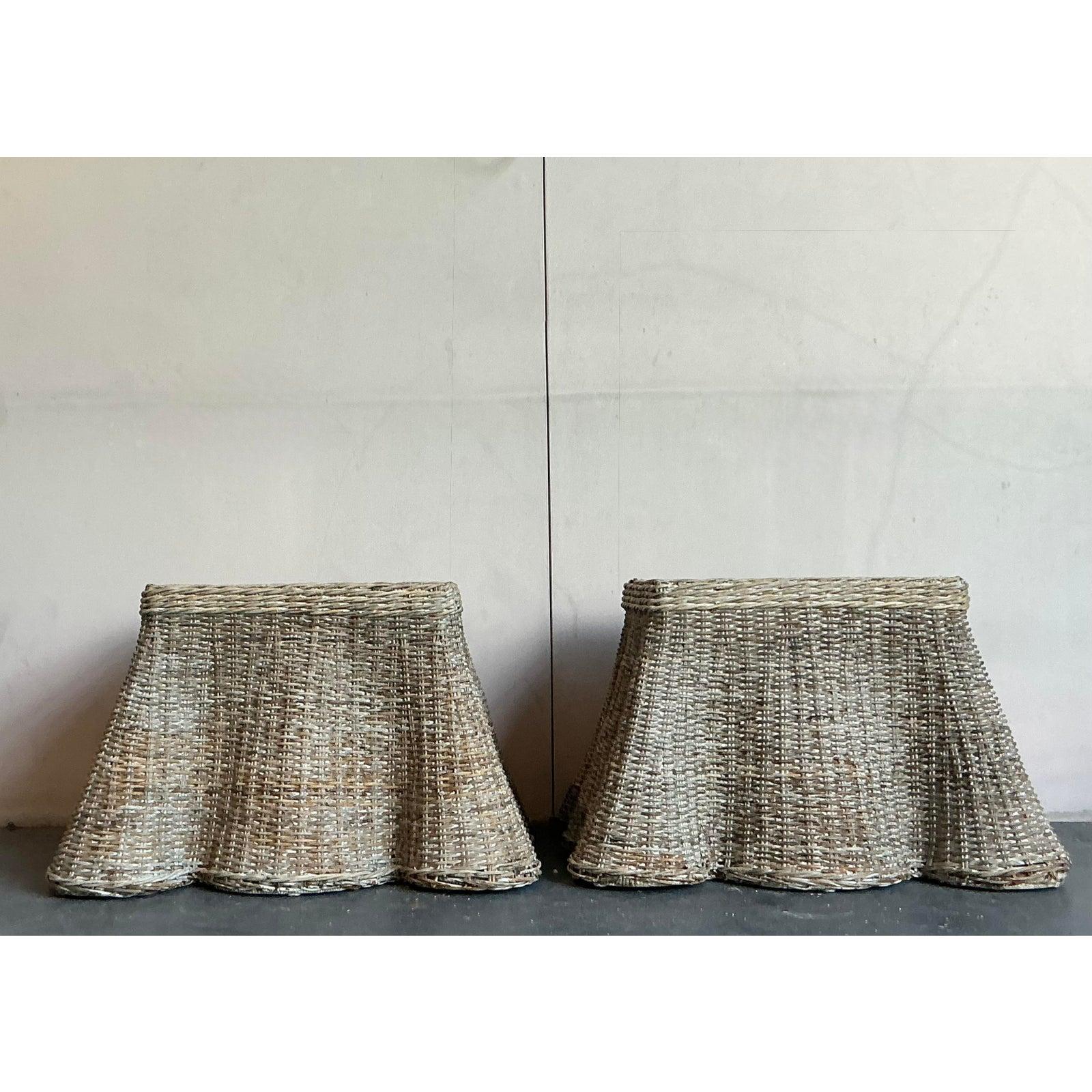 Tavolini in rattan intrecciato vintage con drappeggio - Una coppia In condizioni buone in vendita a West Palm Beach, FL