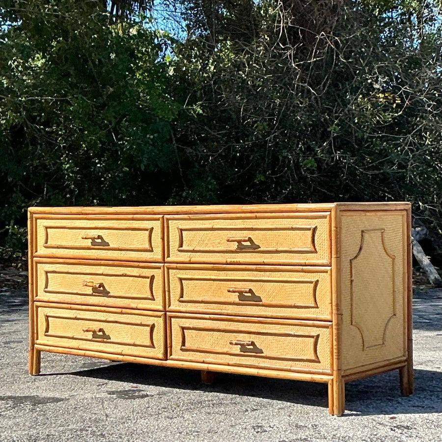 Filippino Comò in rattan intrecciato vintage della costa in vendita