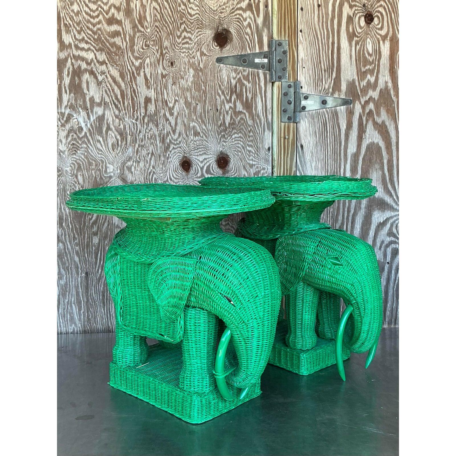Pareja de mesas auxiliares vintage de ratán tejido costero en forma de elefante en Bueno estado para la venta en west palm beach, FL