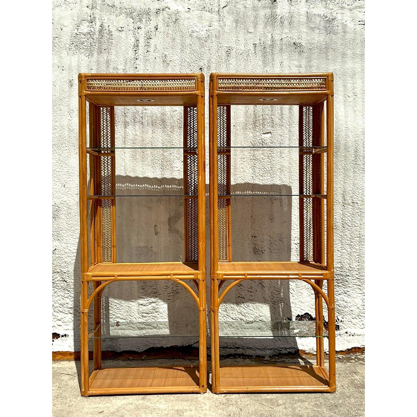 Etagere in rattan intrecciato vintage - Una coppia in vendita 4