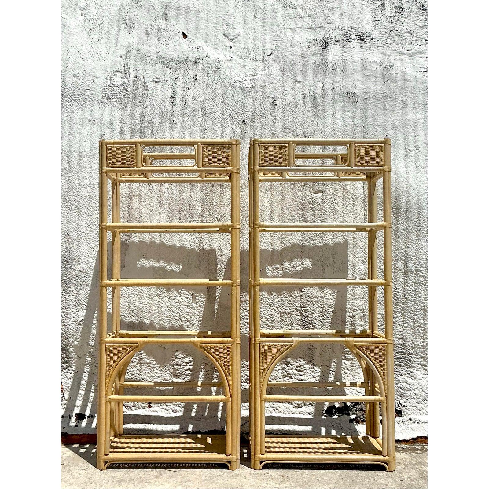 Estantería costera vintage de ratán tejido - Pareja Moderno orgánico en venta