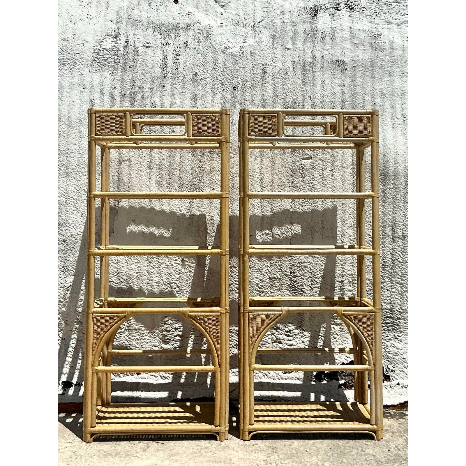 Estantería costera vintage de ratán tejido - Pareja siglo XX en venta