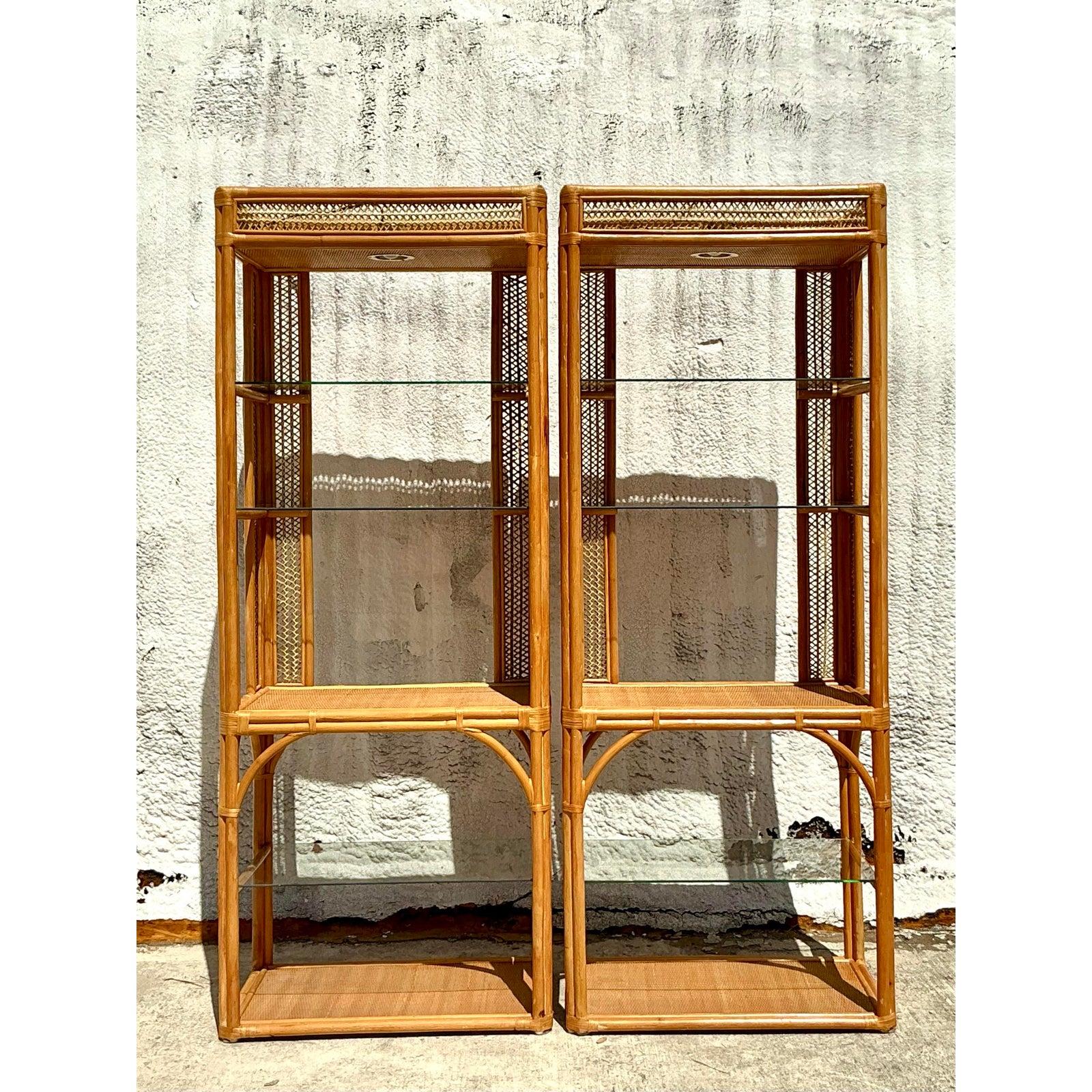 Etagere in rattan intrecciato vintage - Una coppia in vendita 2