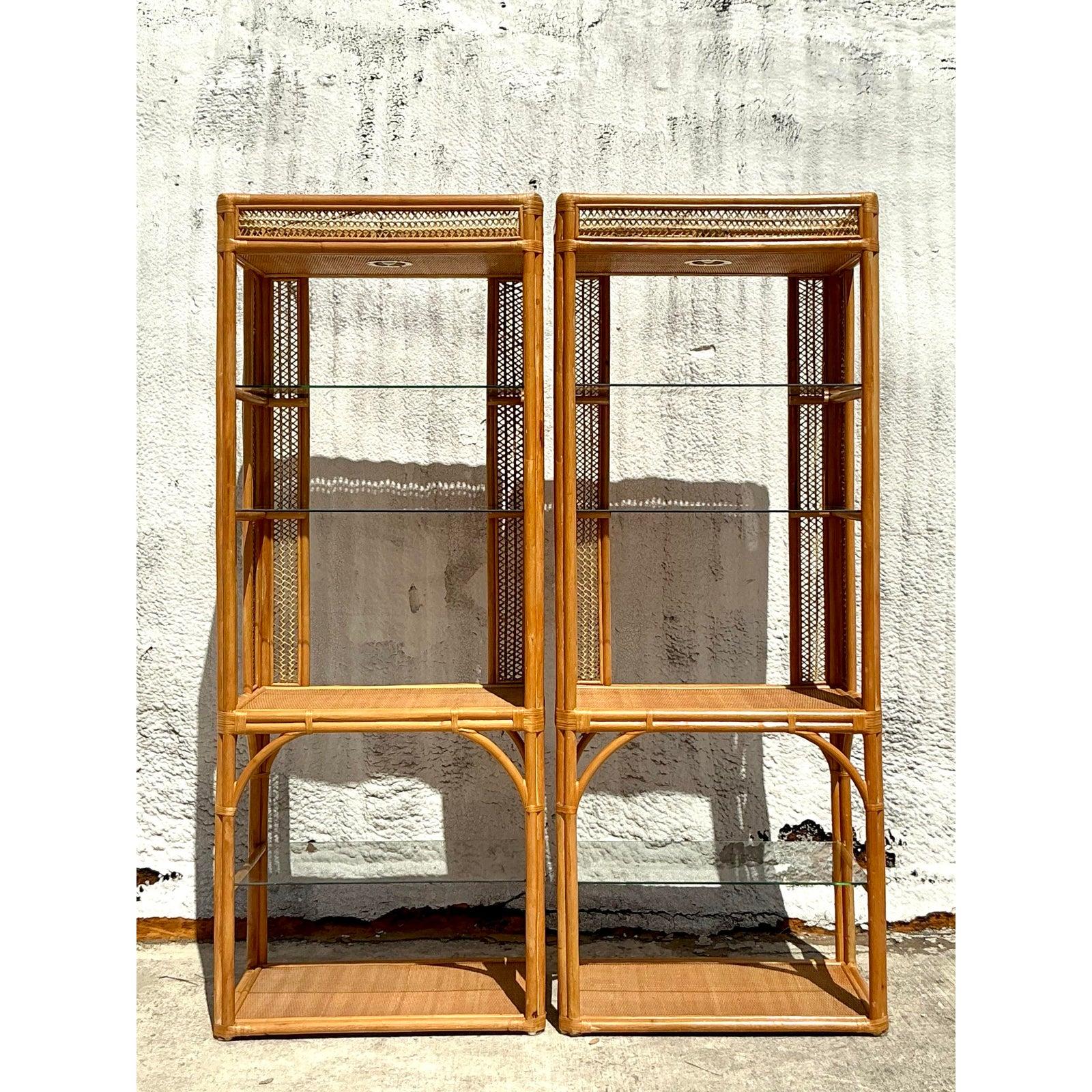 Etagere in rattan intrecciato vintage - Una coppia in vendita 3