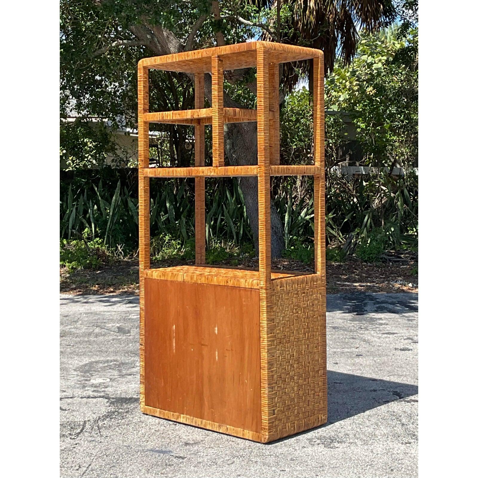 Vintage Etagere aus geflochtenem Rattan im Küstenbereich (20. Jahrhundert) im Angebot