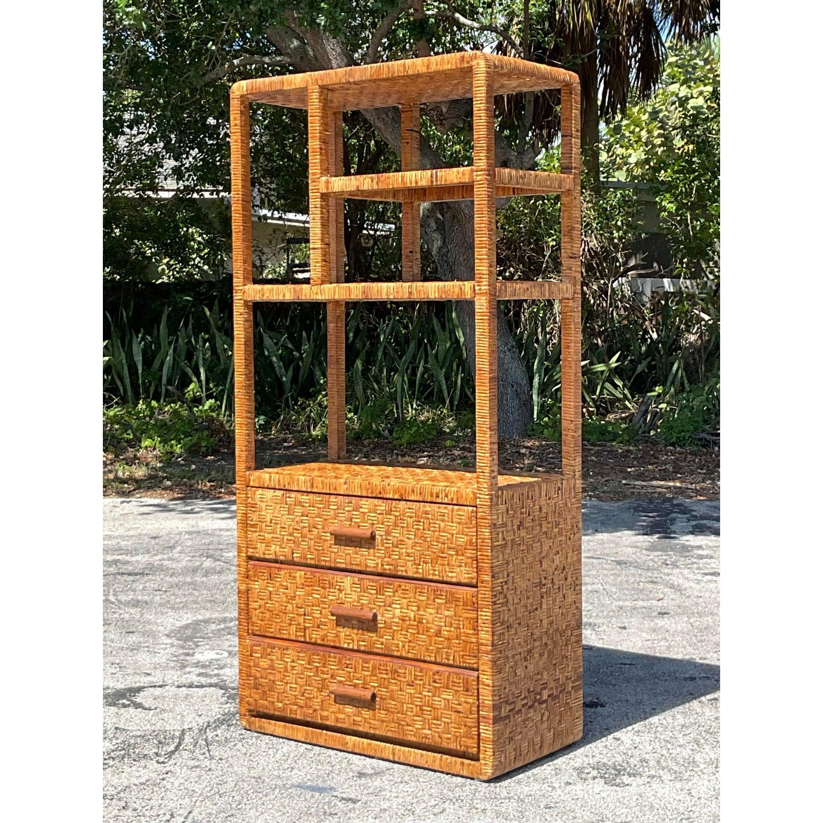 Vintage Etagere aus geflochtenem Rattan im Küstenbereich im Angebot 2