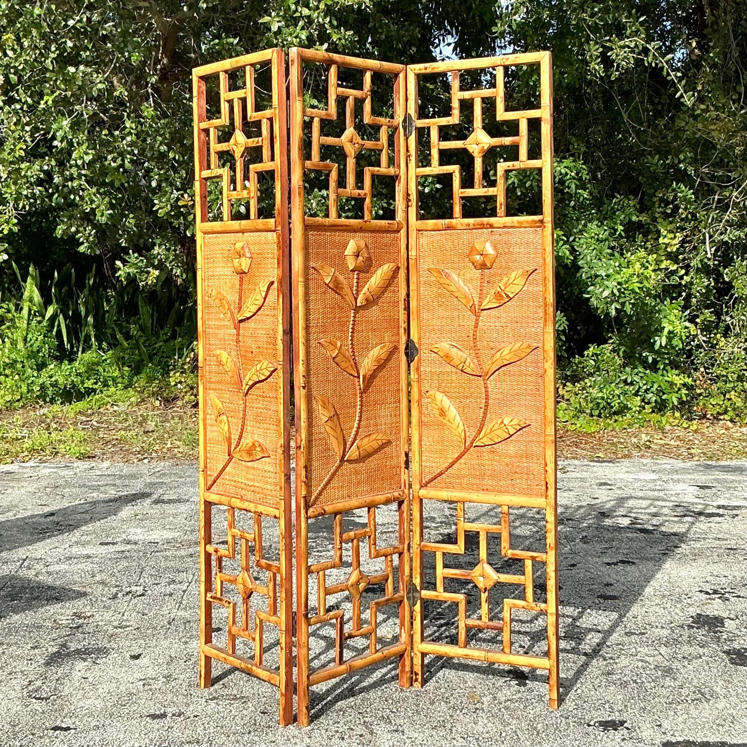 American Vintage Coastal Woven Rattan Flowers Screen For Sale