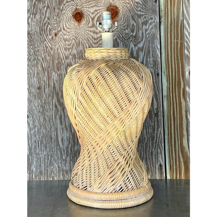 Philippin Lampe à jarre en rotin tressé vintage côtier en vente