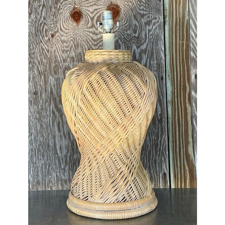 Rotin Lampe à jarre en rotin tressé vintage côtier en vente