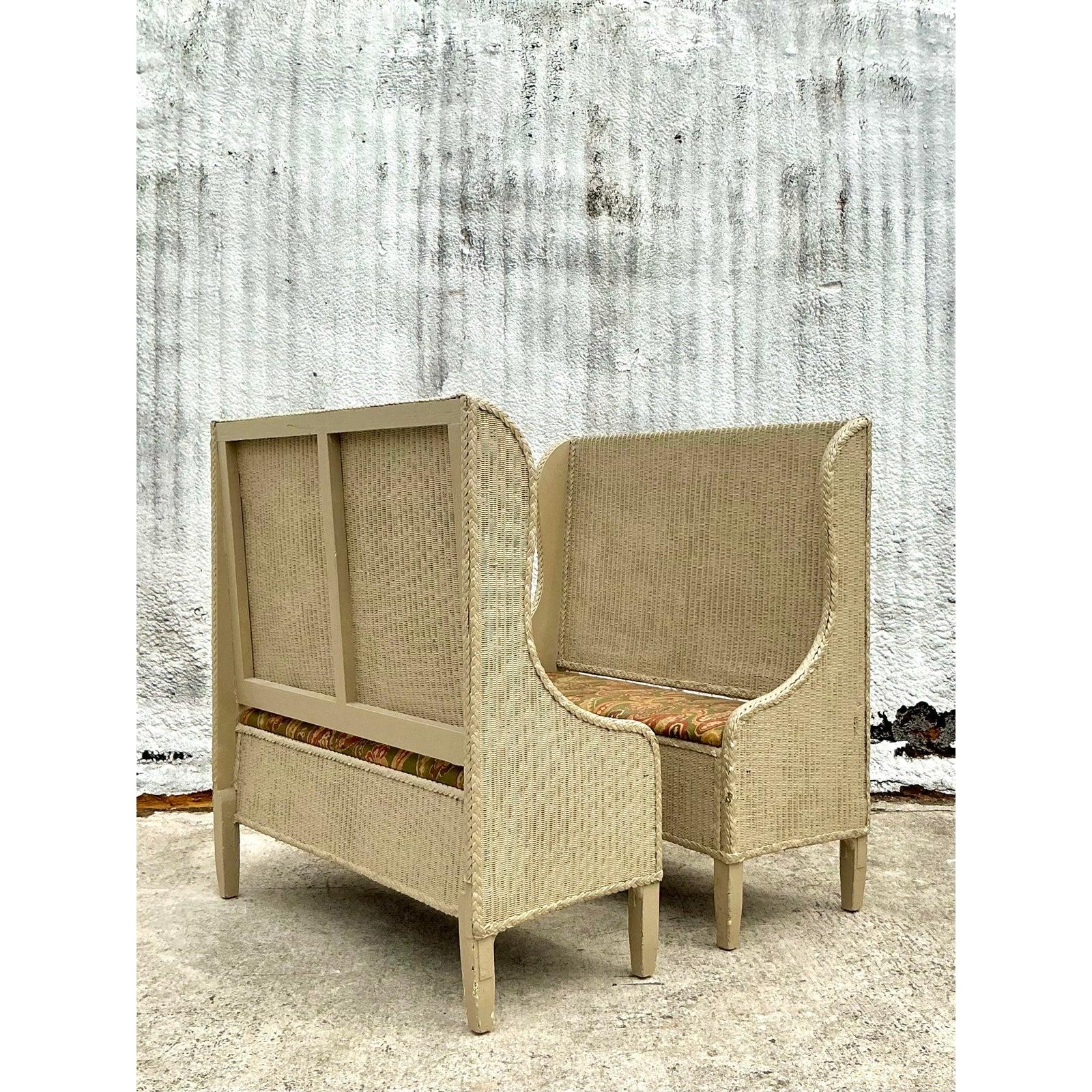 Bancs vintage à haut dossier en rotin tissé - une paire Bon état - En vente à west palm beach, FL