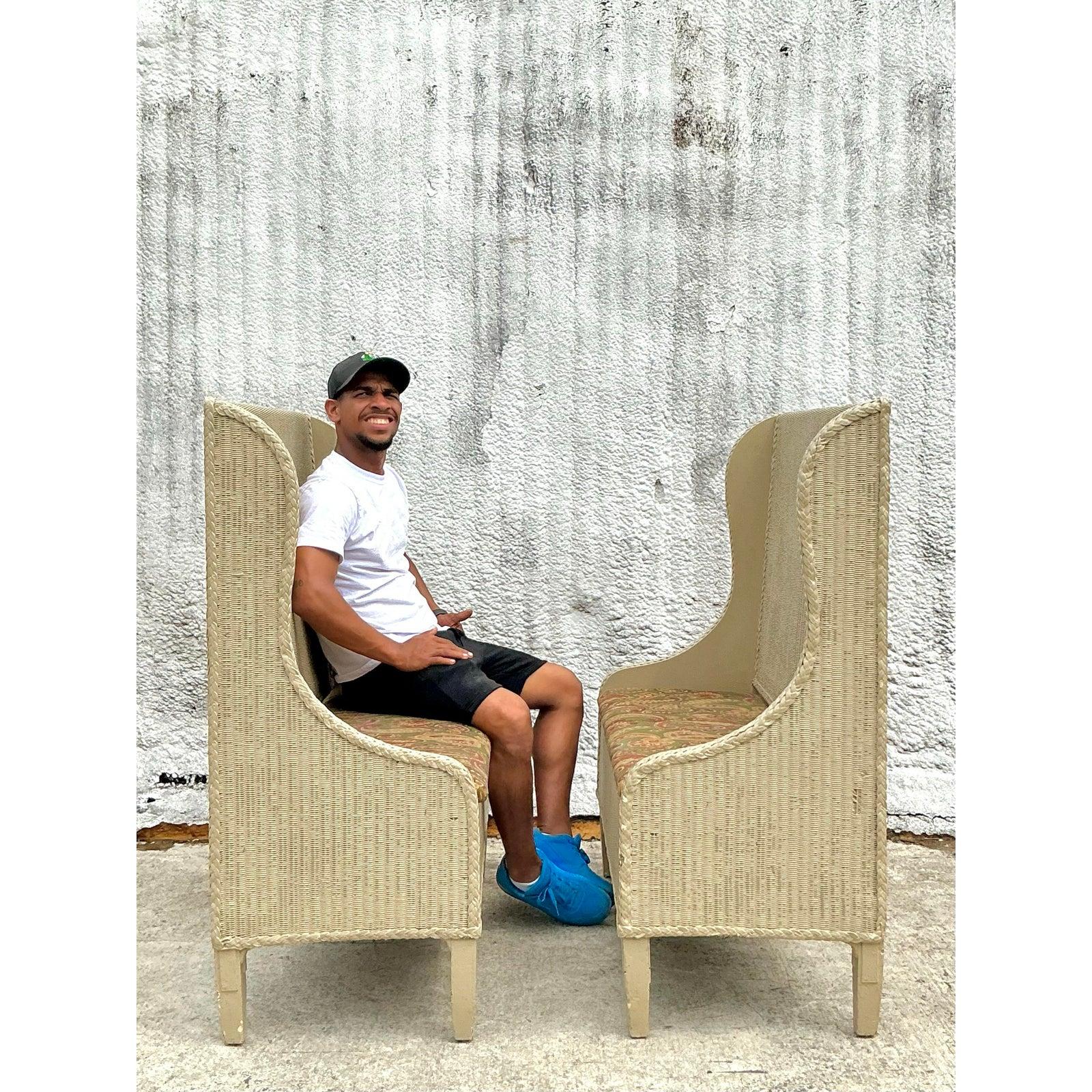 Bancs vintage à haut dossier en rotin tissé - une paire en vente 1