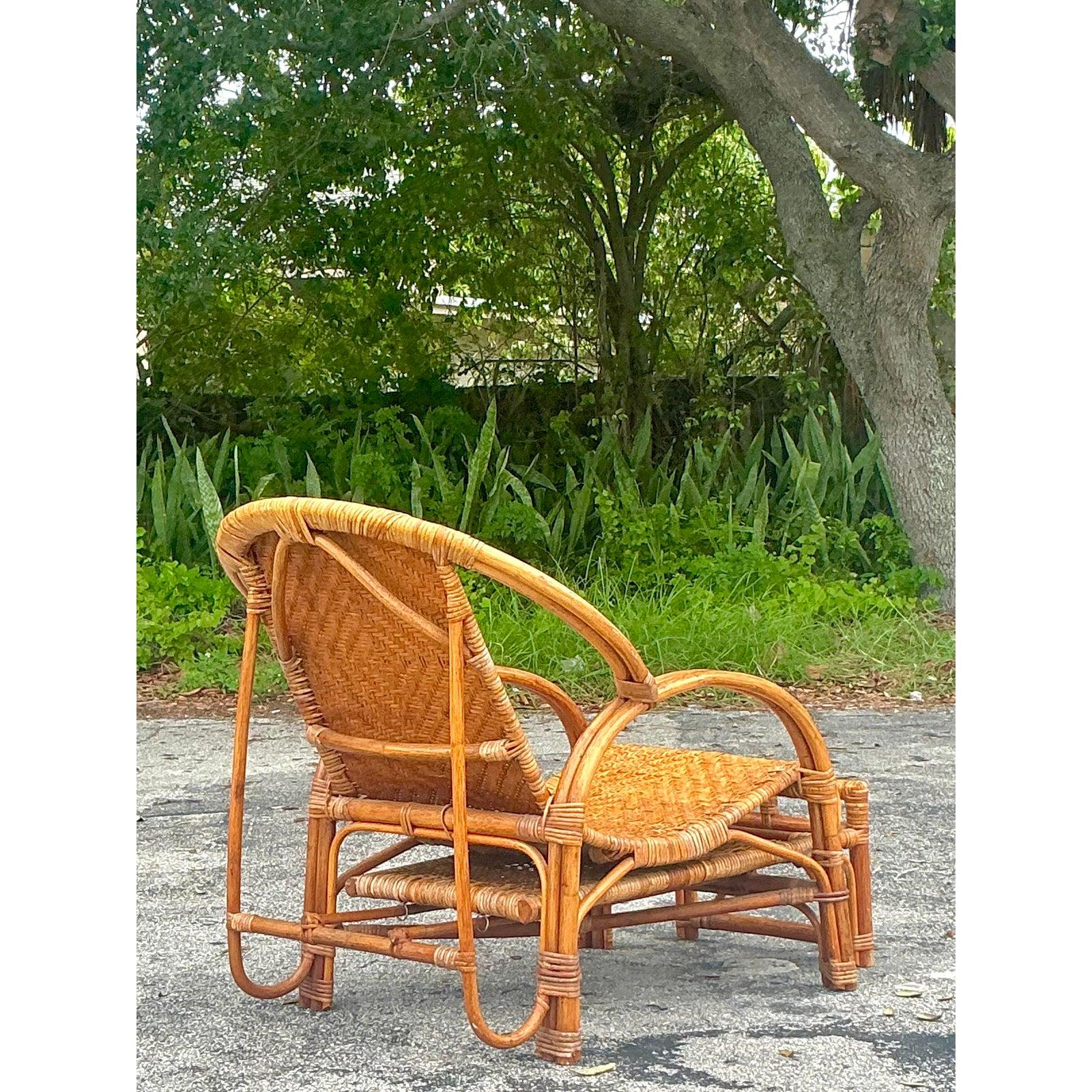 20ième siècle Vintage Coastal Woven Rattan Lounge Chair With Extending Foot Rest en vente