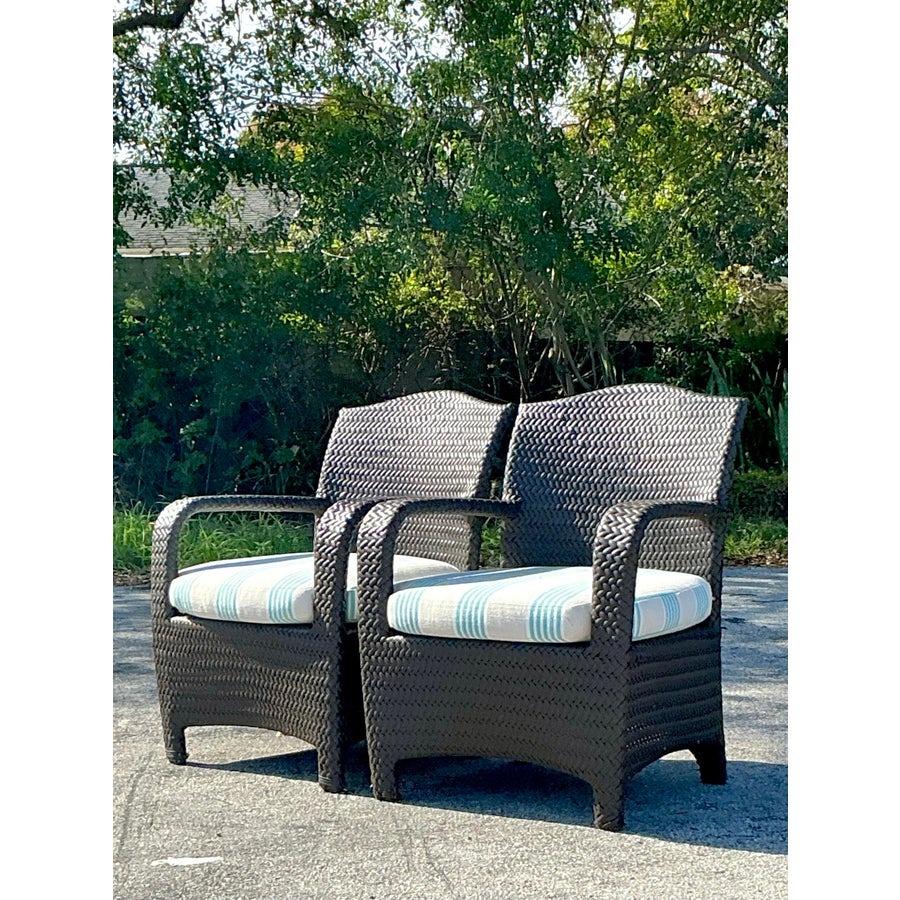 Moderne Chaises longues vintage en rotin tissé - une paire en vente