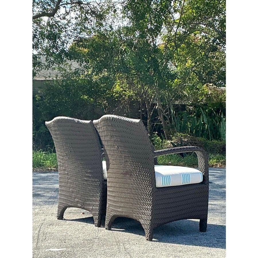Américain Chaises longues vintage en rotin tissé - une paire en vente