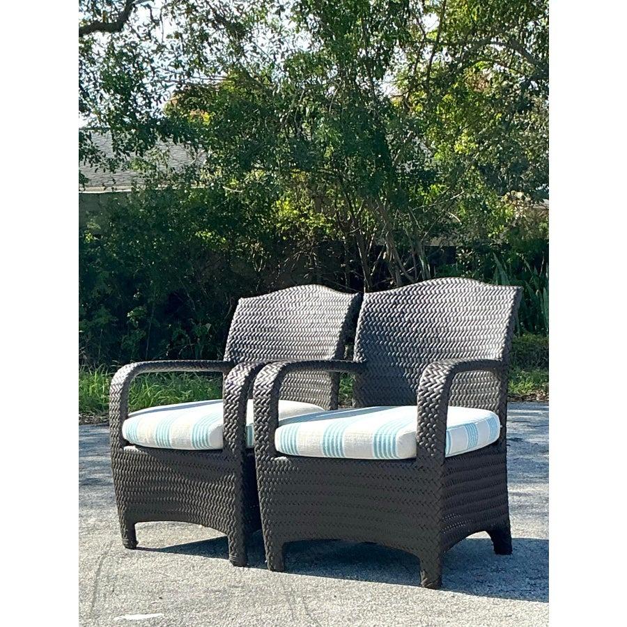 Tissu Chaises longues vintage en rotin tissé - une paire en vente