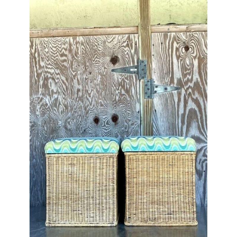 Philippin Tabourets bas vintage en rotin tissé - une paire en vente