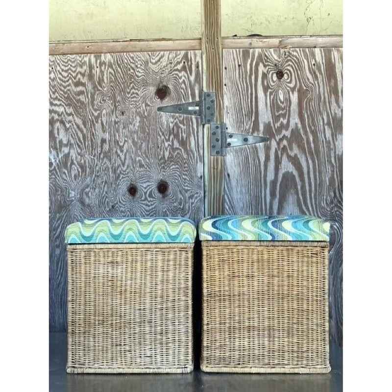20ième siècle Tabourets bas vintage en rotin tissé - une paire en vente