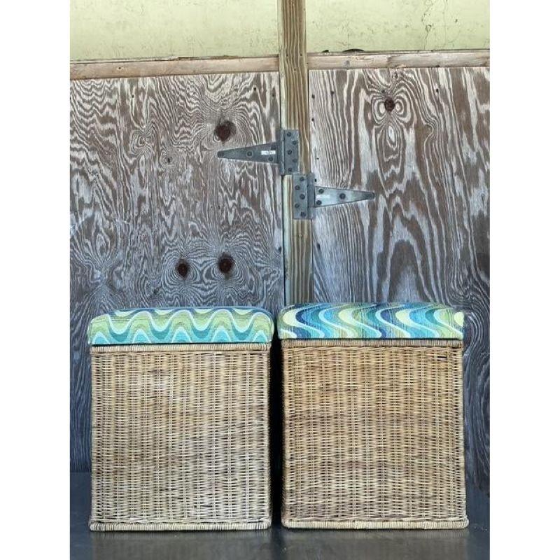 Tabourets bas vintage en rotin tissé - une paire en vente 2
