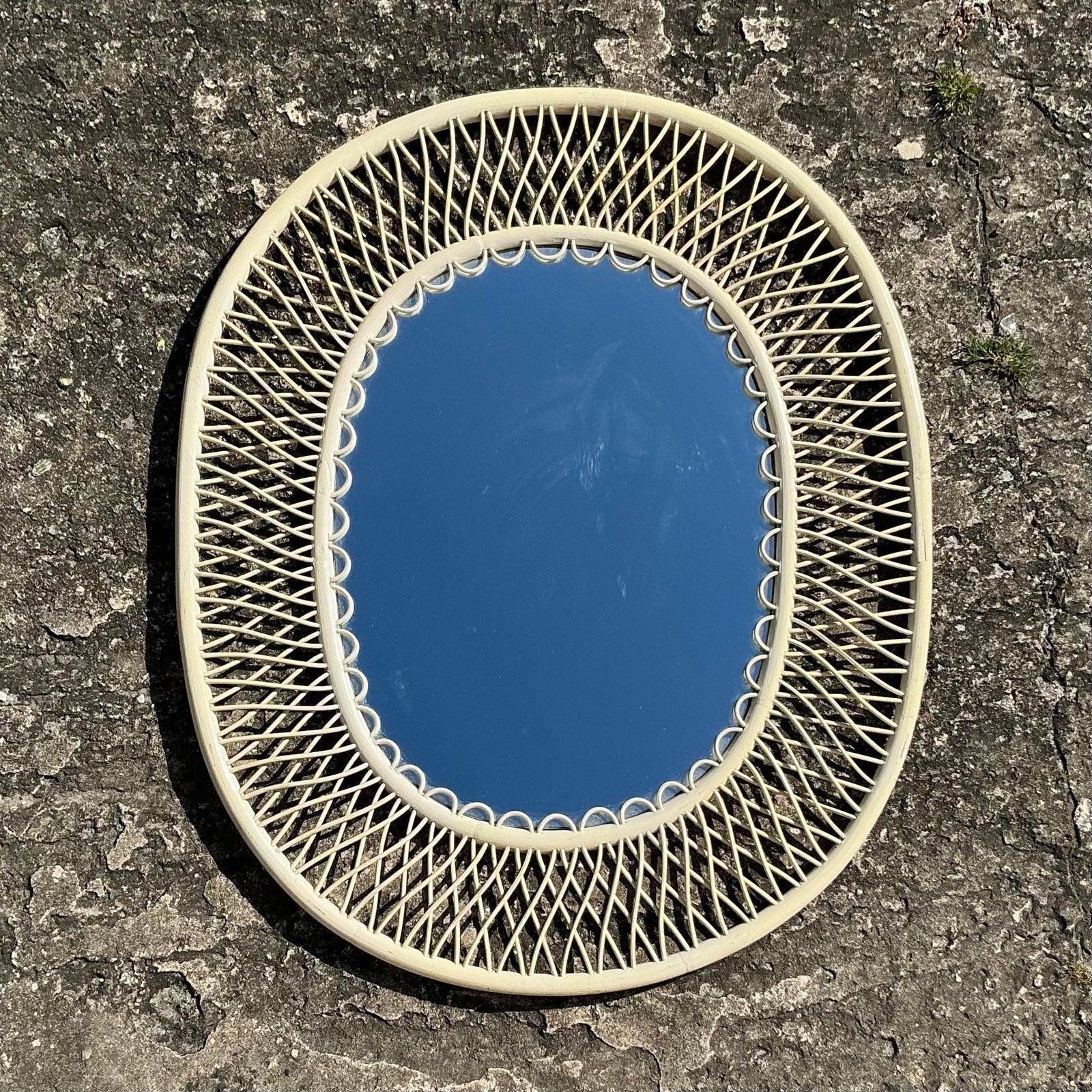 Philippin Miroir vintage en rotin tressé en vente