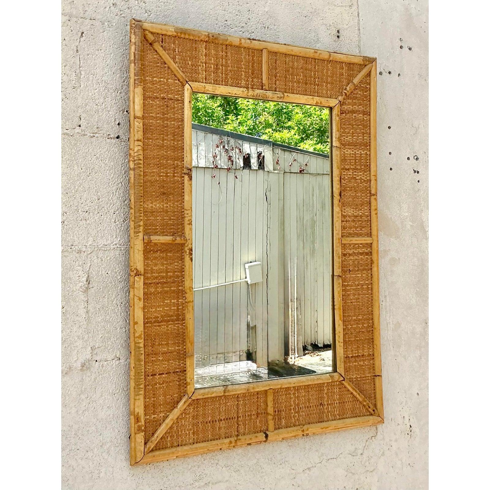 Mid-Century Modern Miroir vintage en rotin tressé en vente